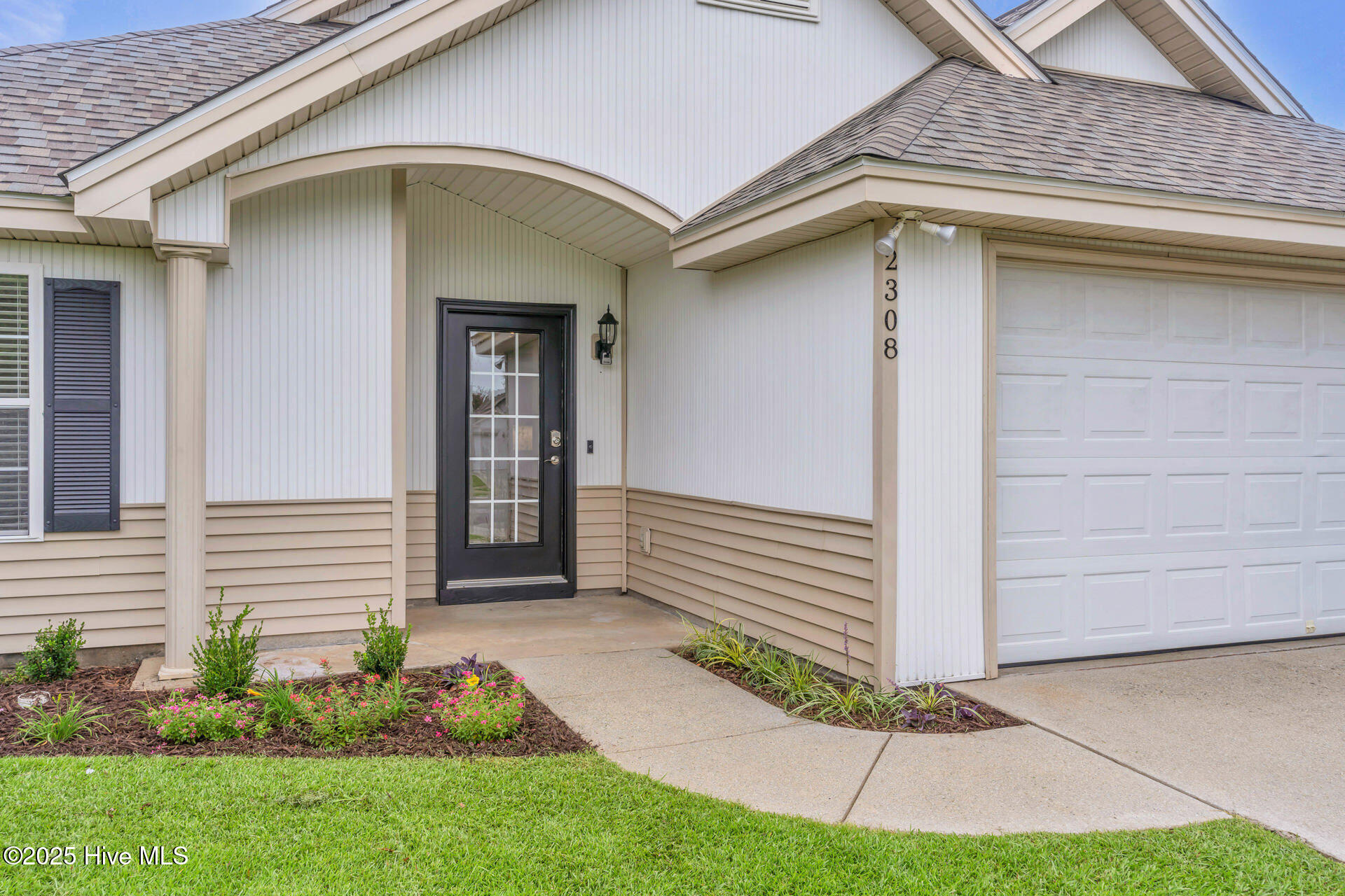 2308 Crescent Court Property Photo 4