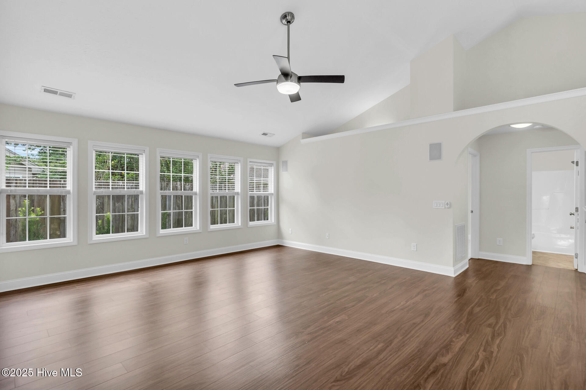 2308 Crescent Court Property Photo 6
