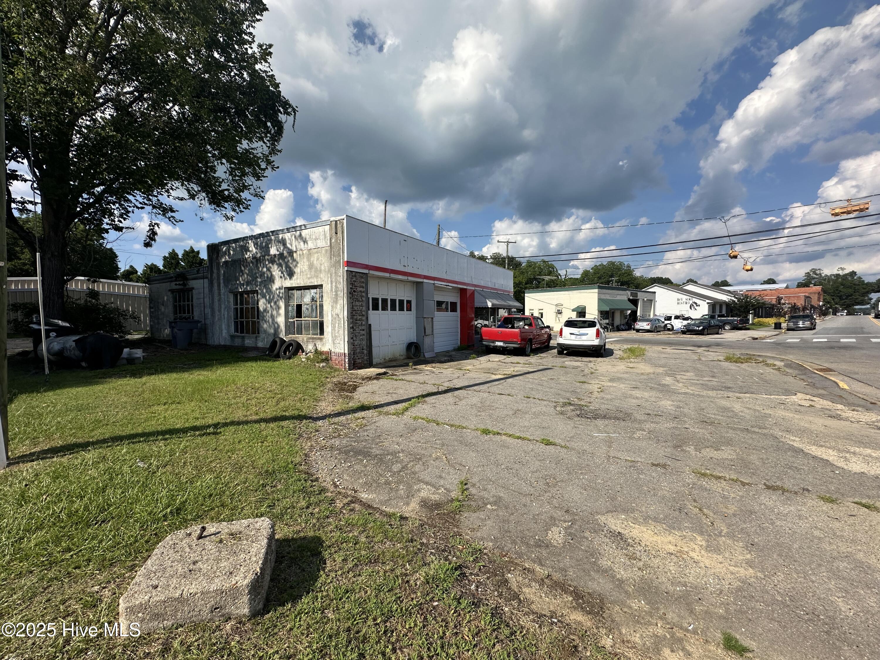 200 W Jefferson Street Property Photo 1