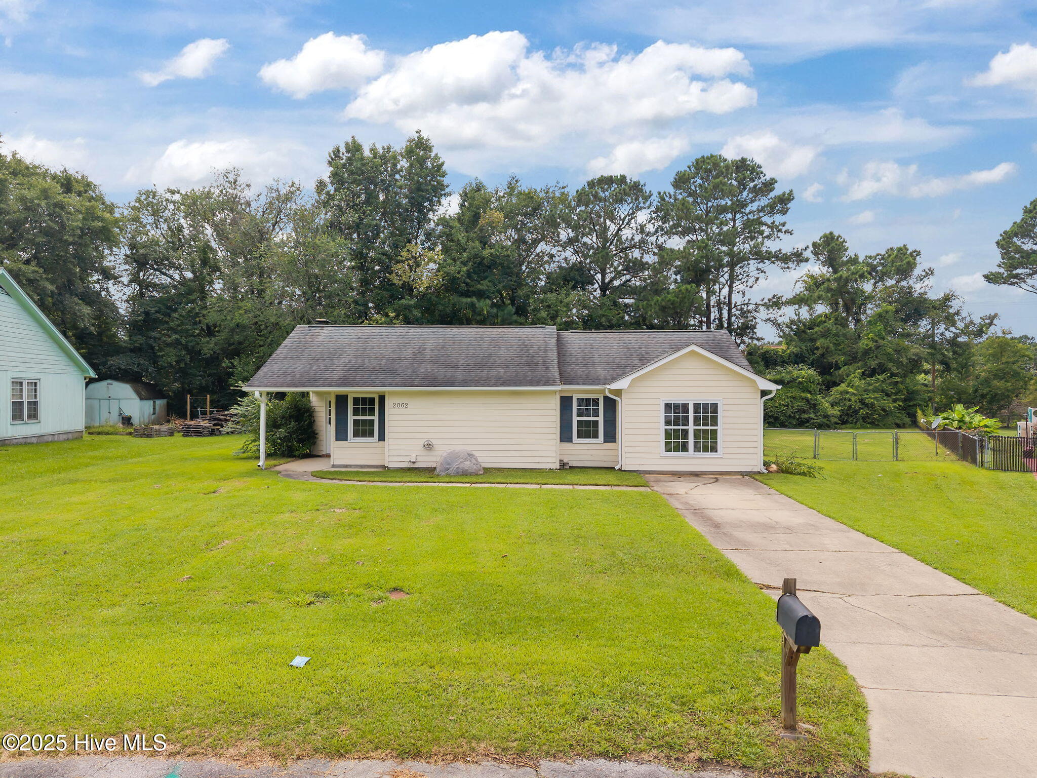 2062 Hunters Ridge Drive Property Photo 1
