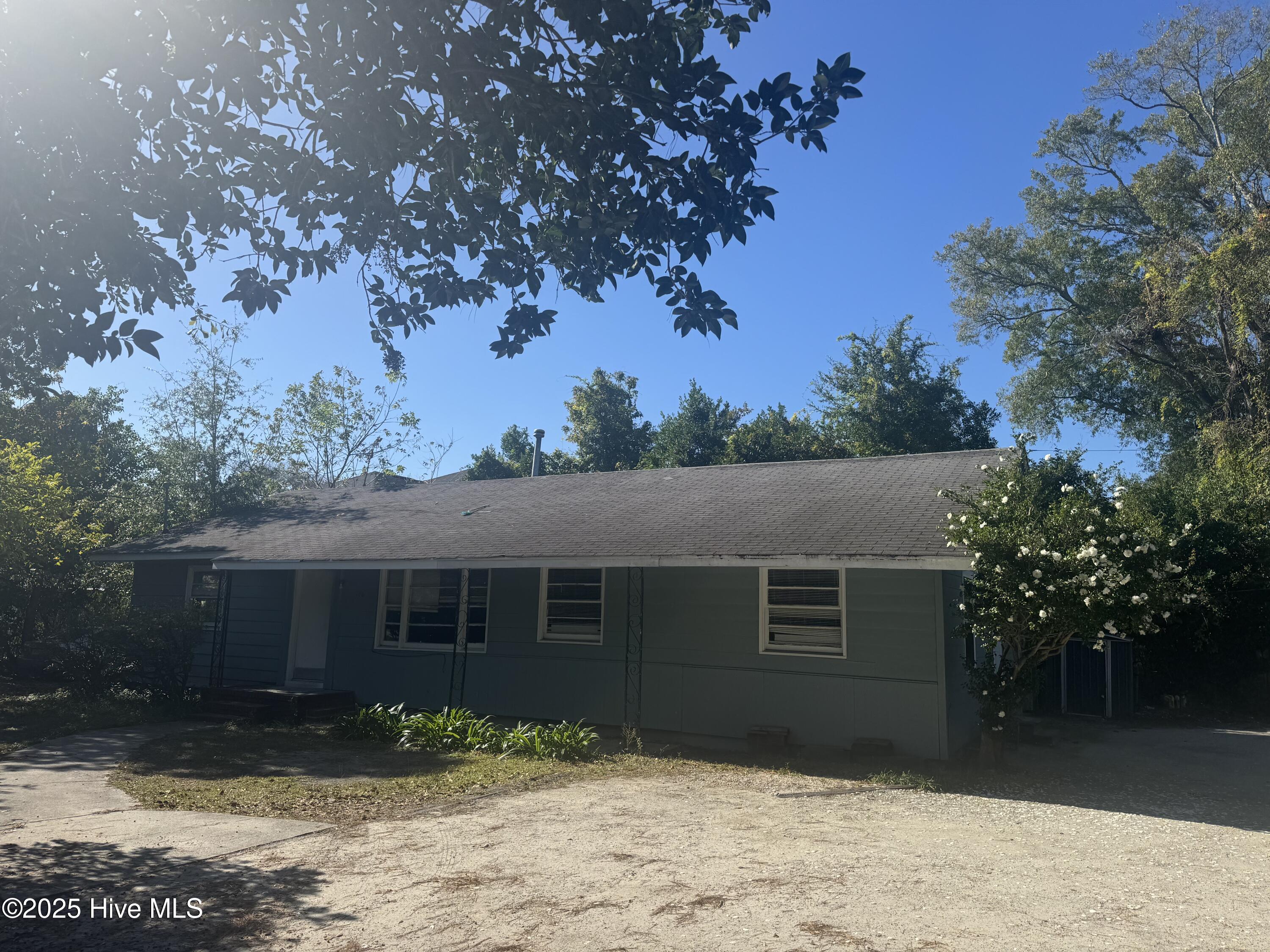 106 Hawthorne Drive Property Photo 1