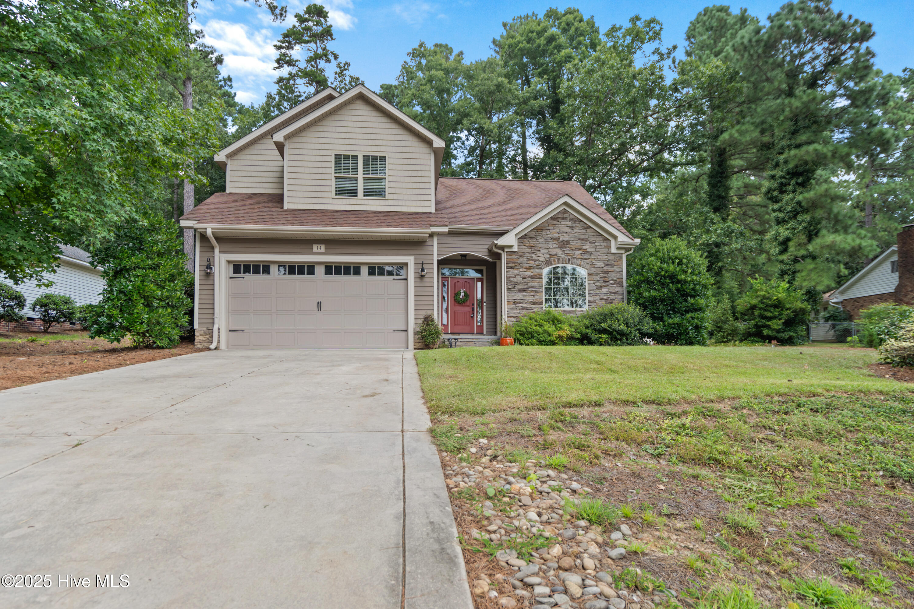 14 Lakeview Drive Property Photo 1