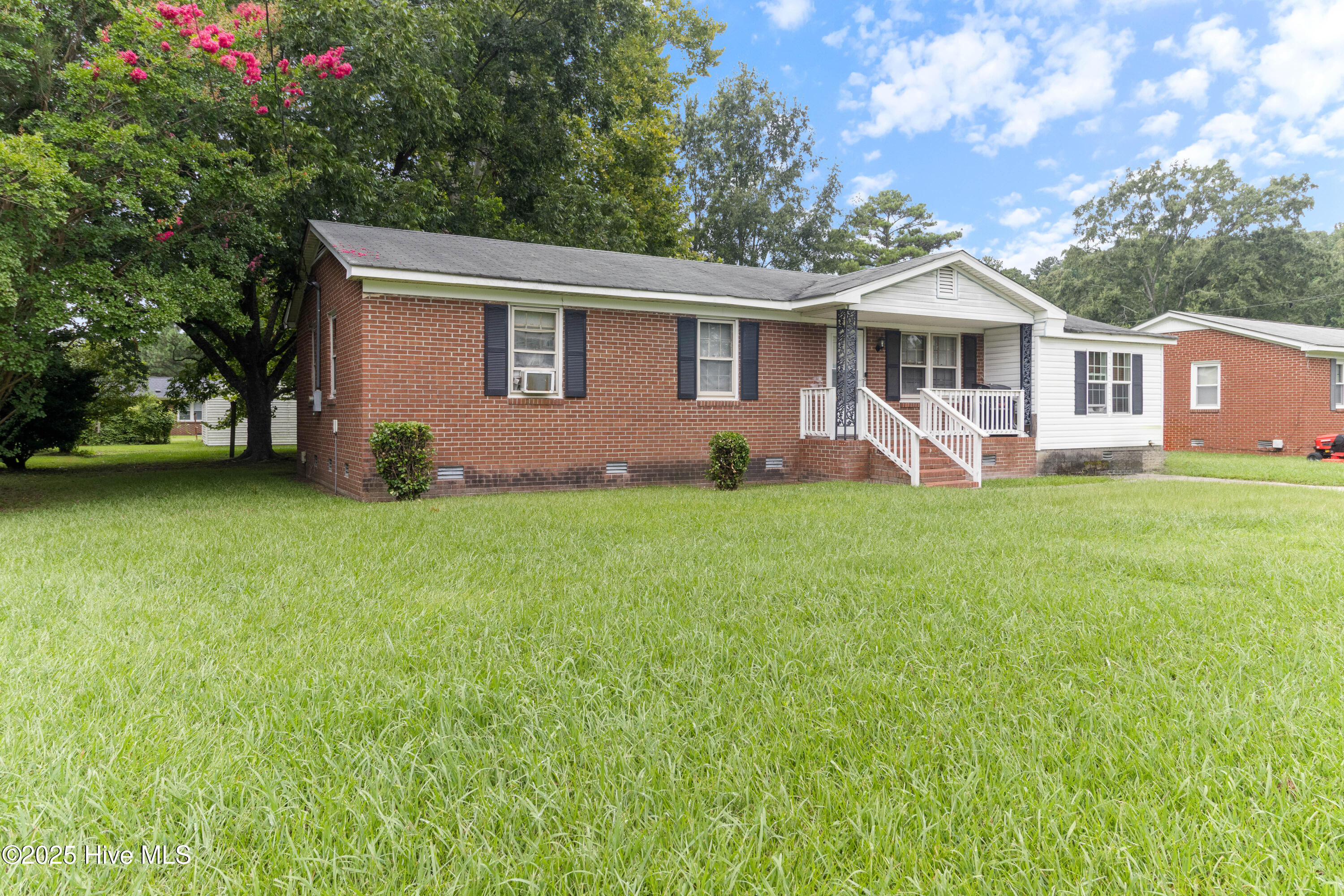 2414 Glenda Street Property Photo 1