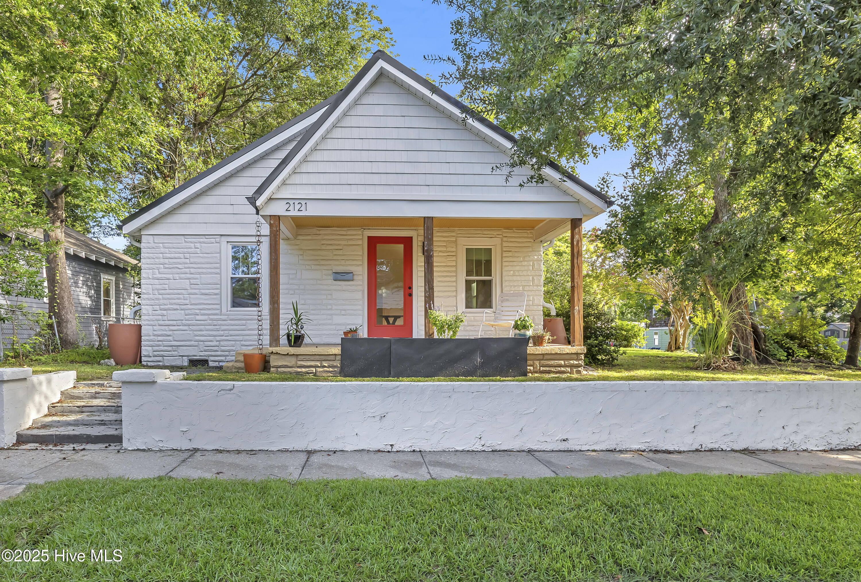 2121 Gibson Avenue Property Photo 1