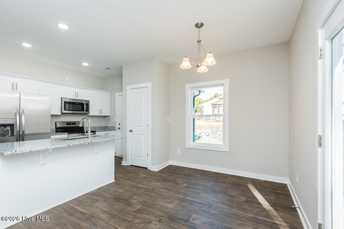 148 Ambergate Court Property Photo 7