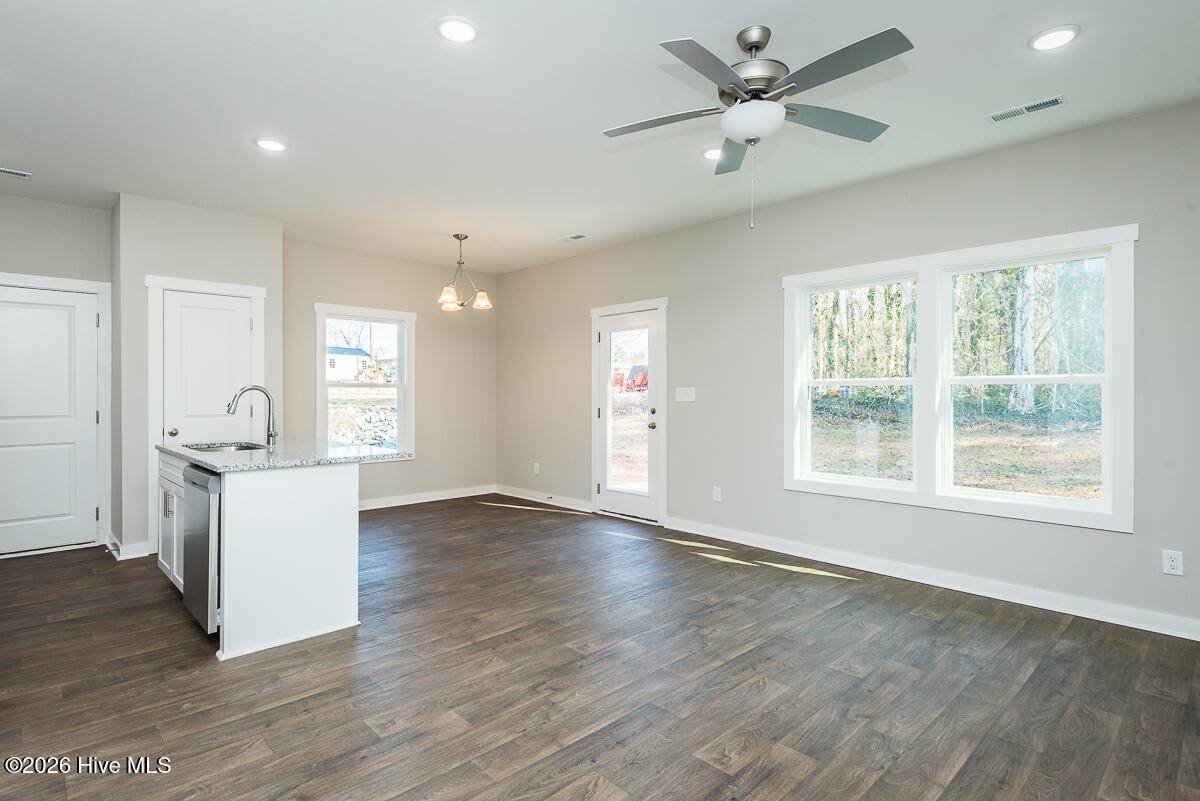 148 Ambergate Court Property Photo 9
