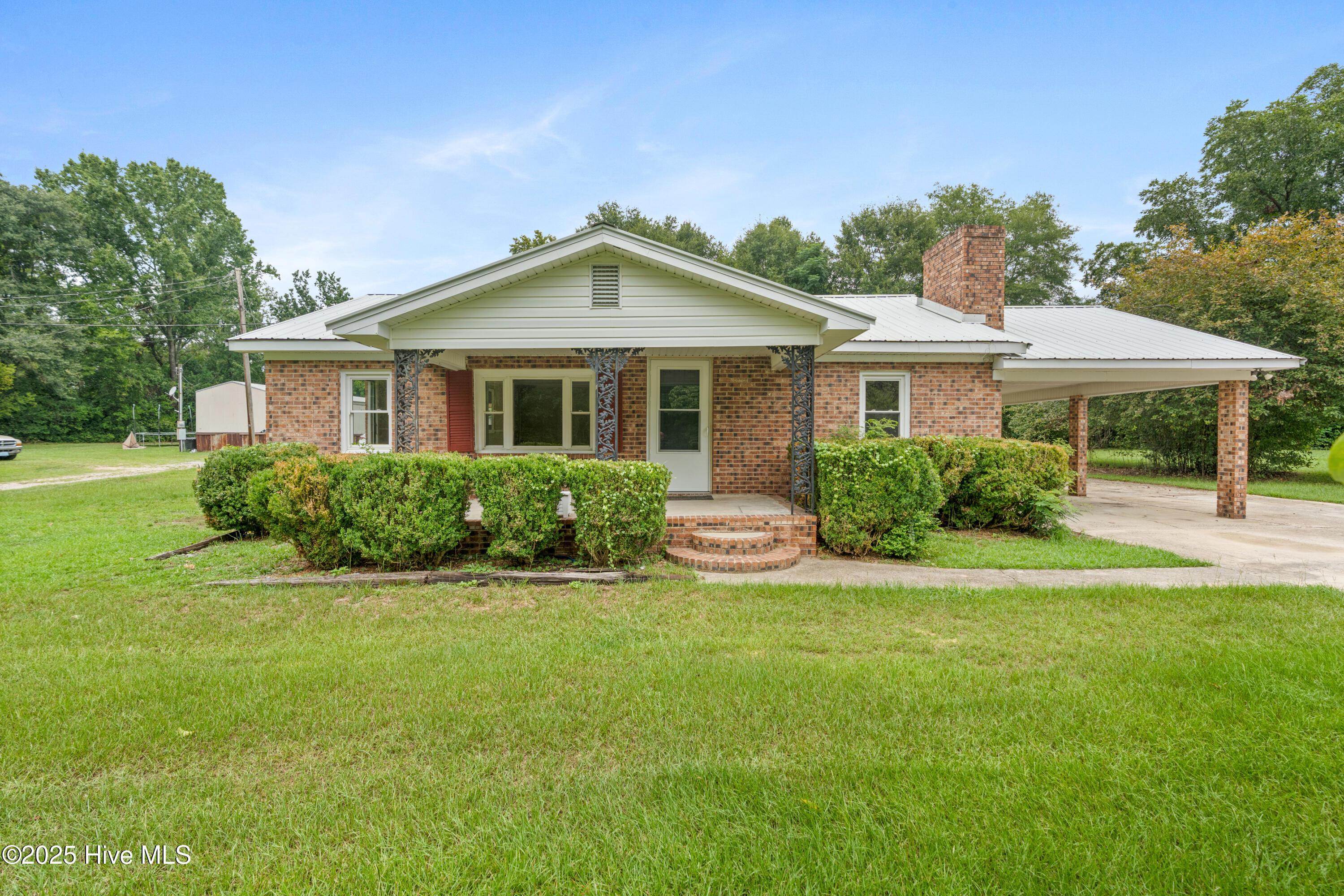 178 Rosalyn Road Property Photo 1