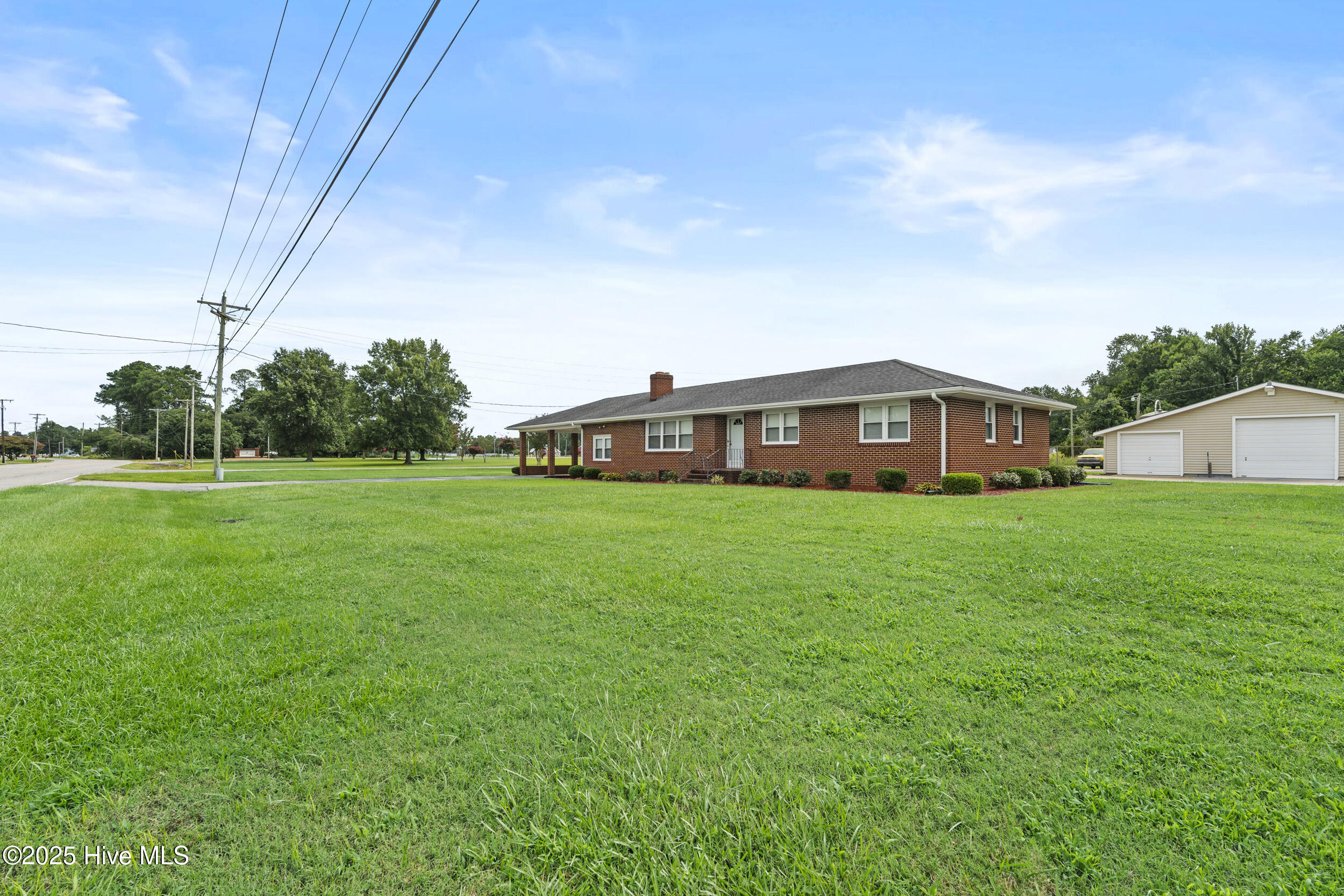 195 Winfall Boulevard Property Photo 1
