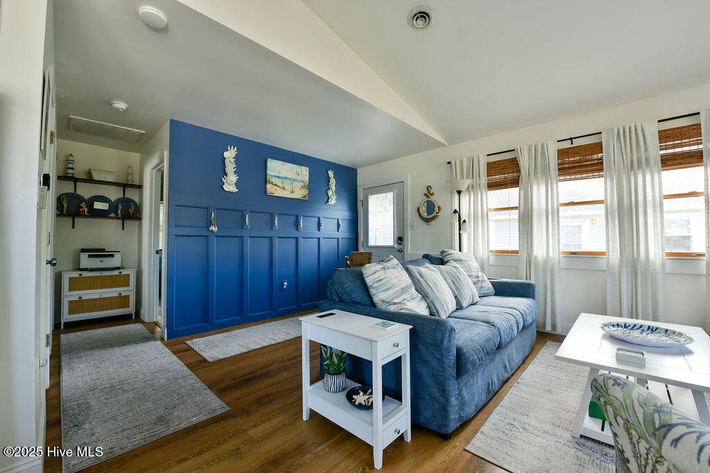 110 King Court Property Photo 9