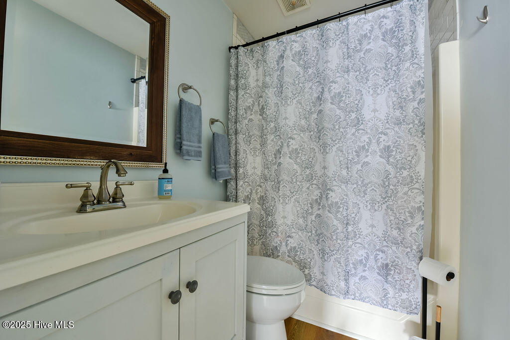 110 King Court Property Photo 11