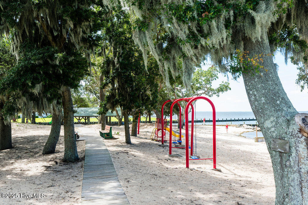 110 King Court Property Photo 35