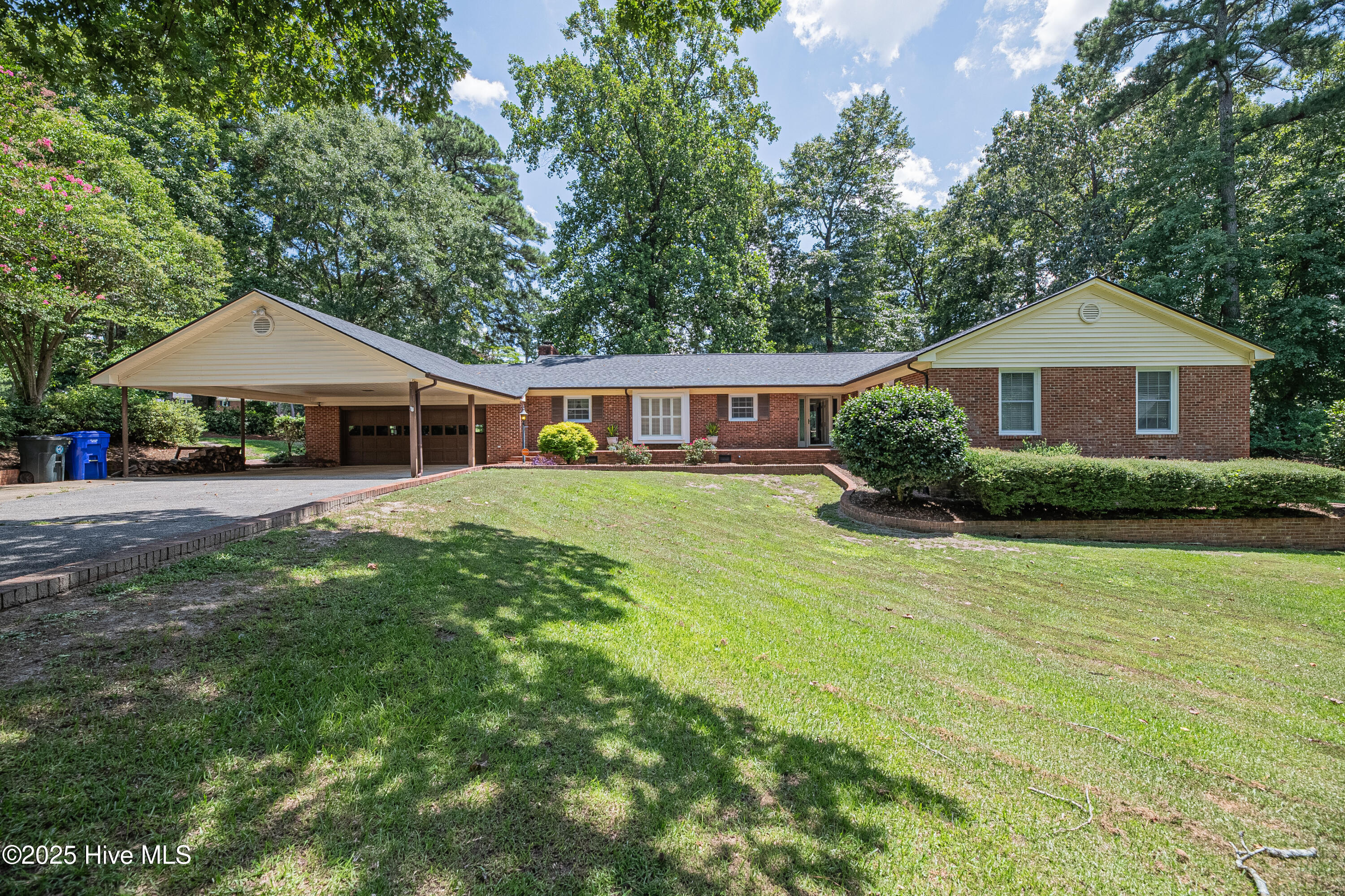 211 Steward Lane Property Photo 1