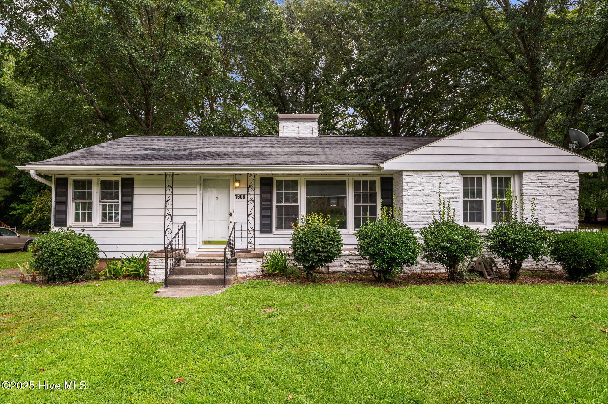 1608 Longwood Drive