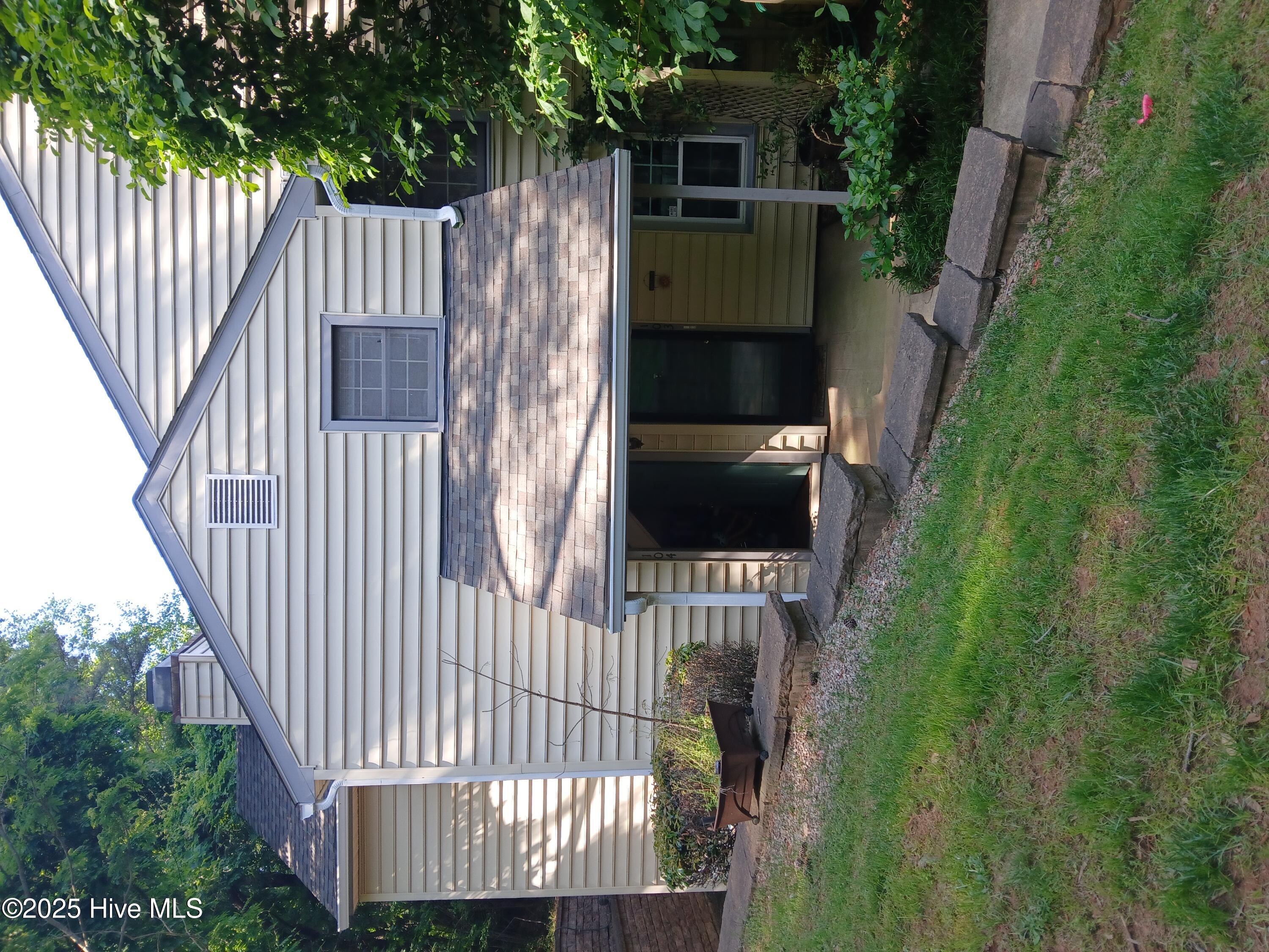 104 Oak Hollow Court