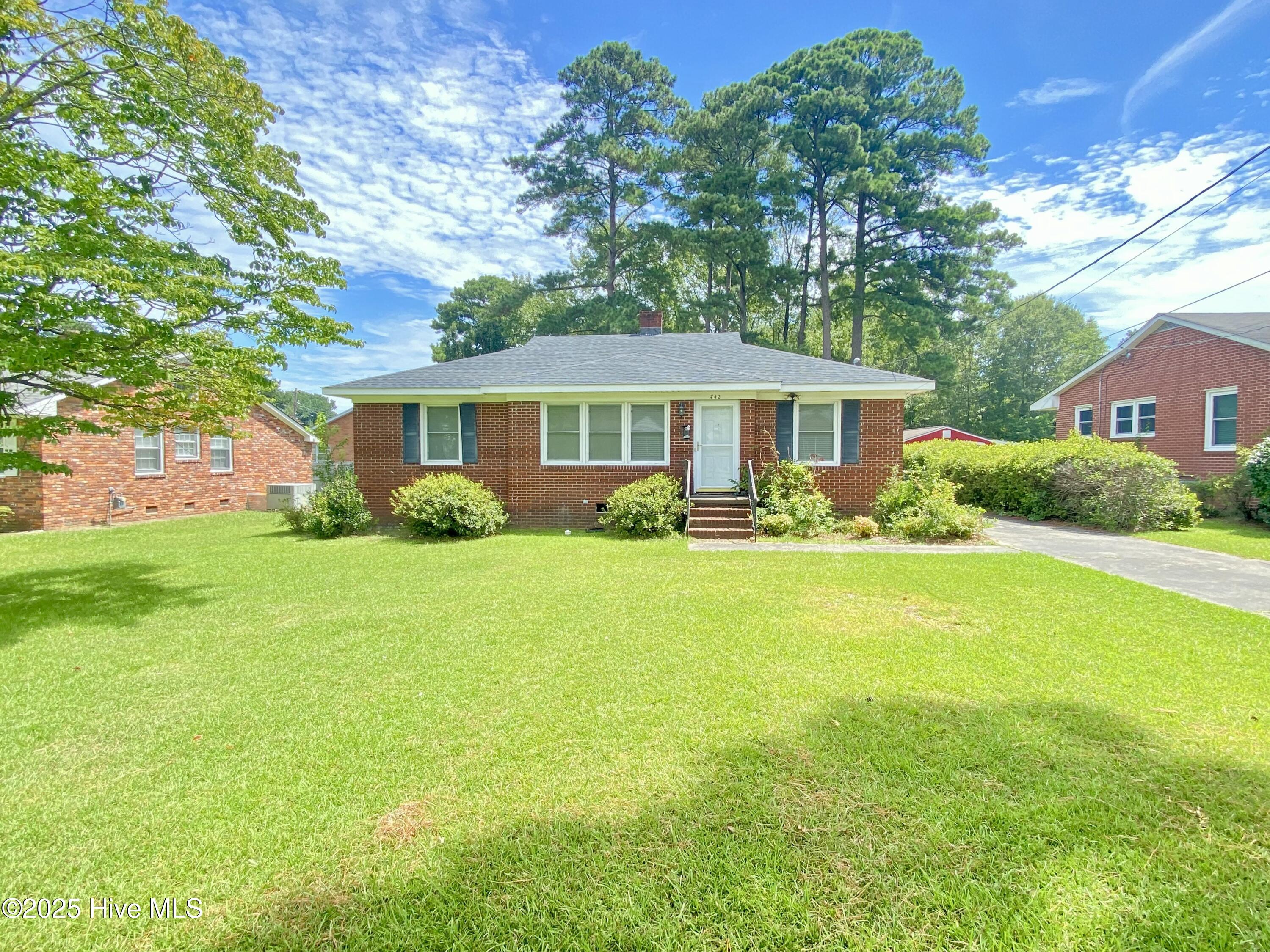 742 Cavalier Circle Property Photo 1