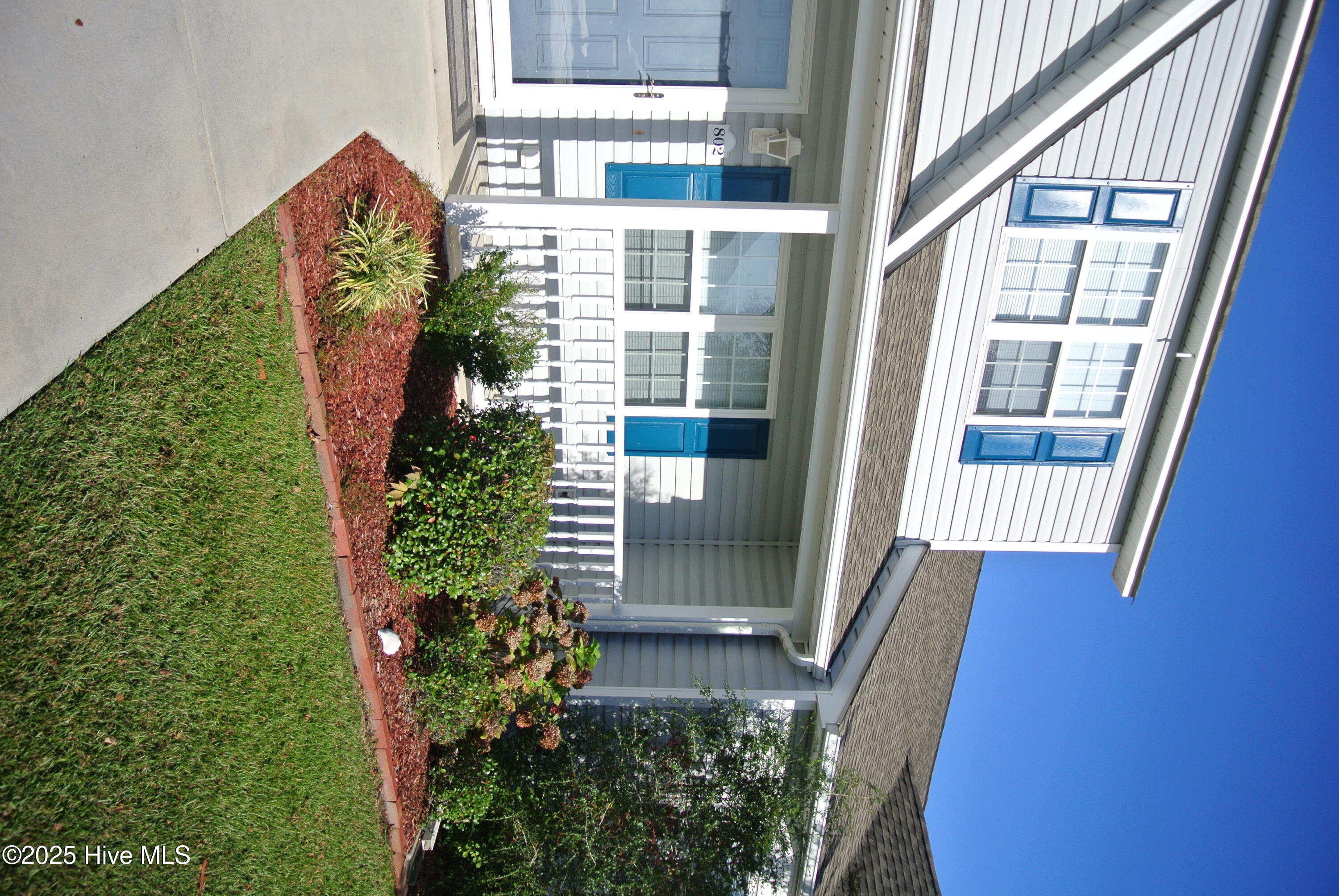 802 Courtyard Property Photo 1