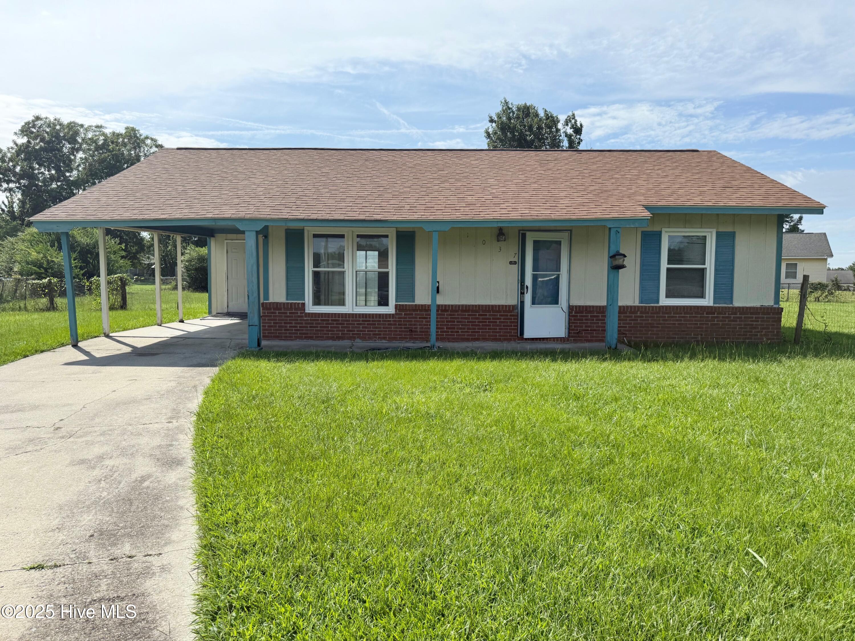 1037 Yukon Court Property Photo 1