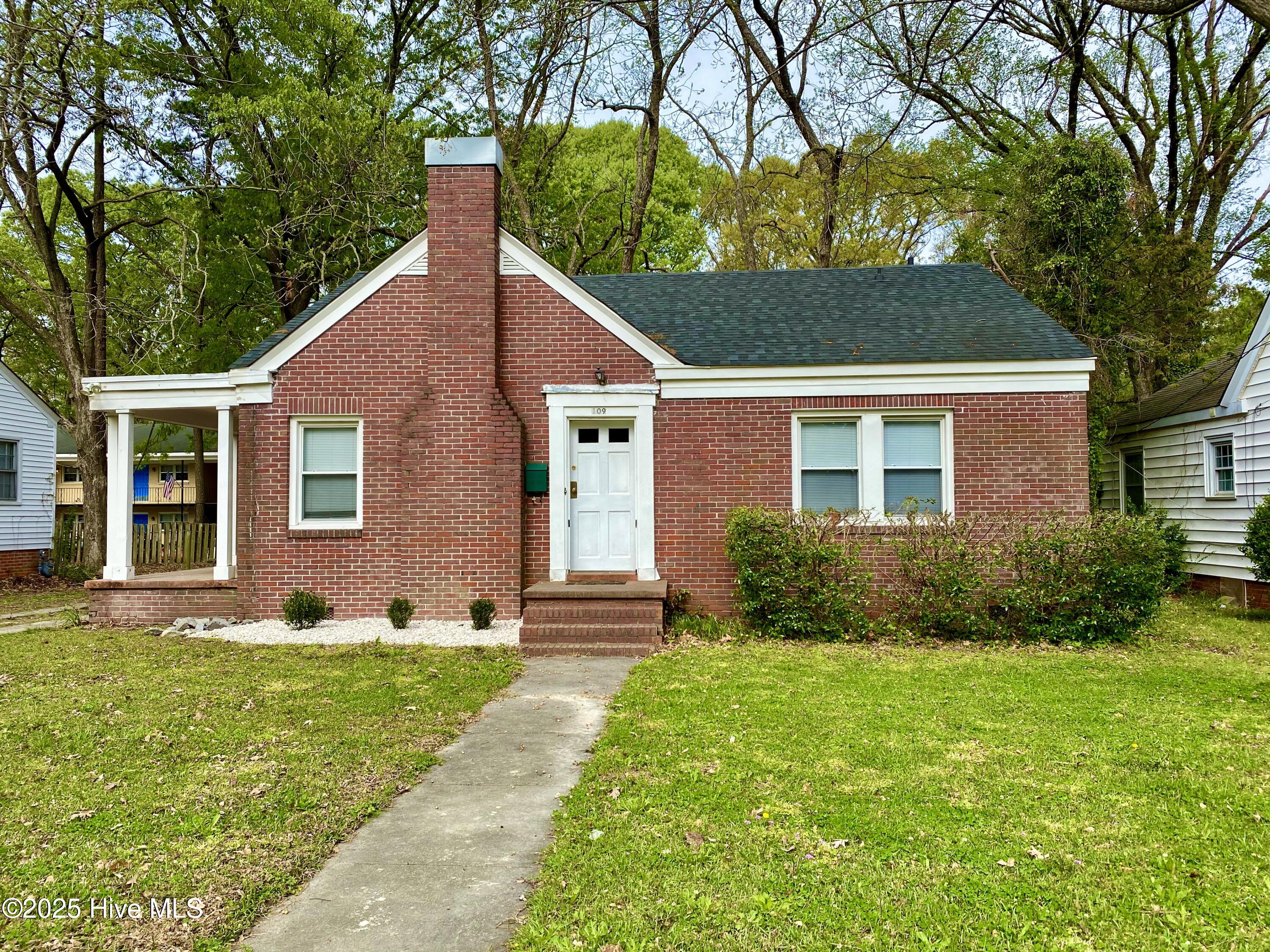 109 N Woodlawn Avenue Property Photo 1