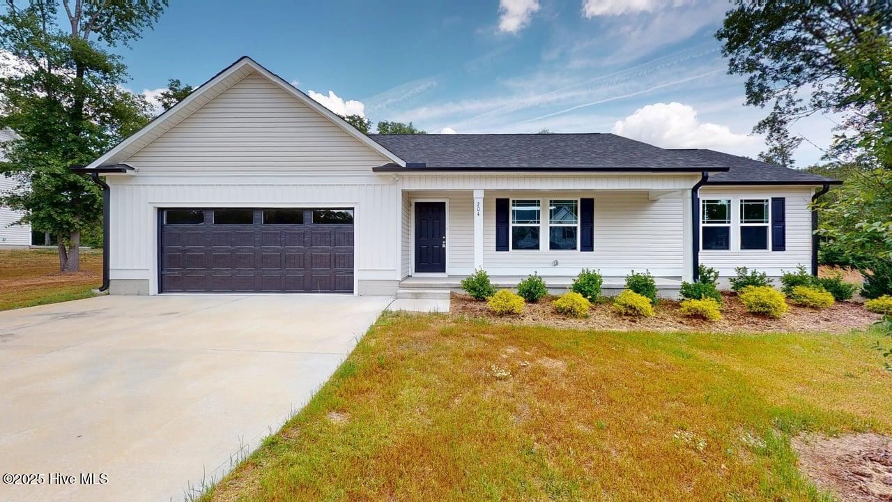 204 Grand Oaks Drive Property Photo 1