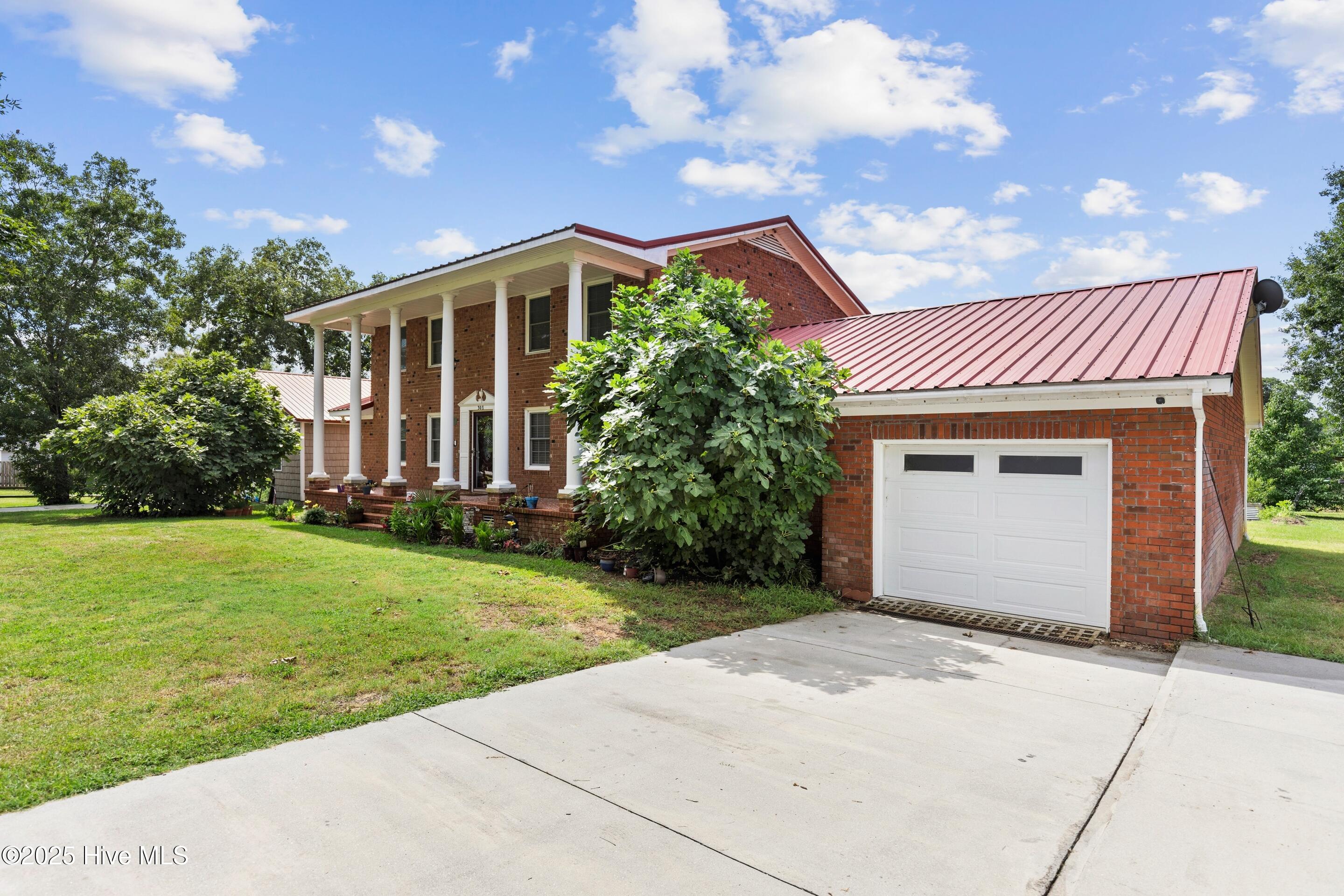 308 Ennett Lane Property Photo 1