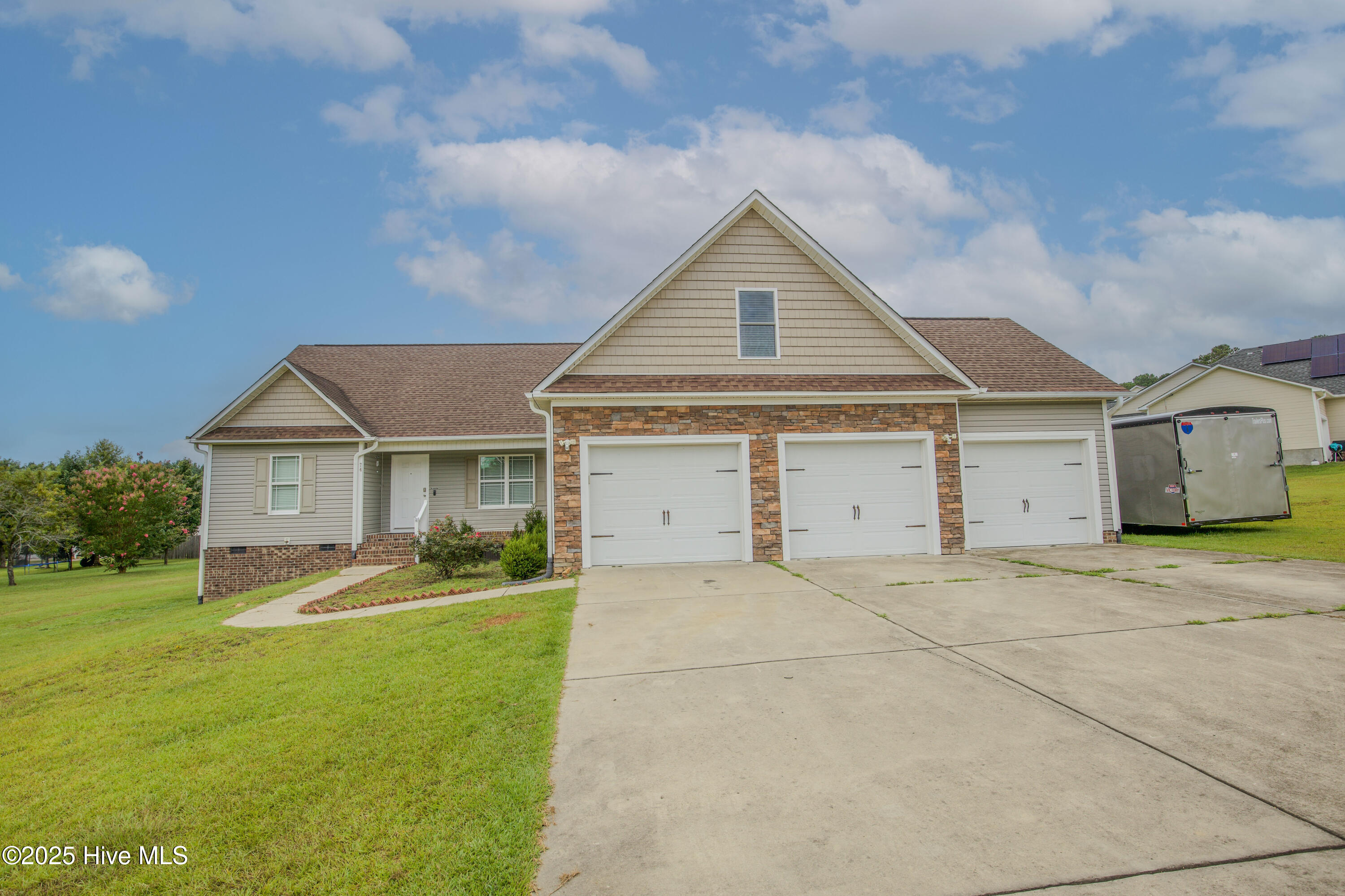 74 Jaylin Oaks Drive Property Photo 1