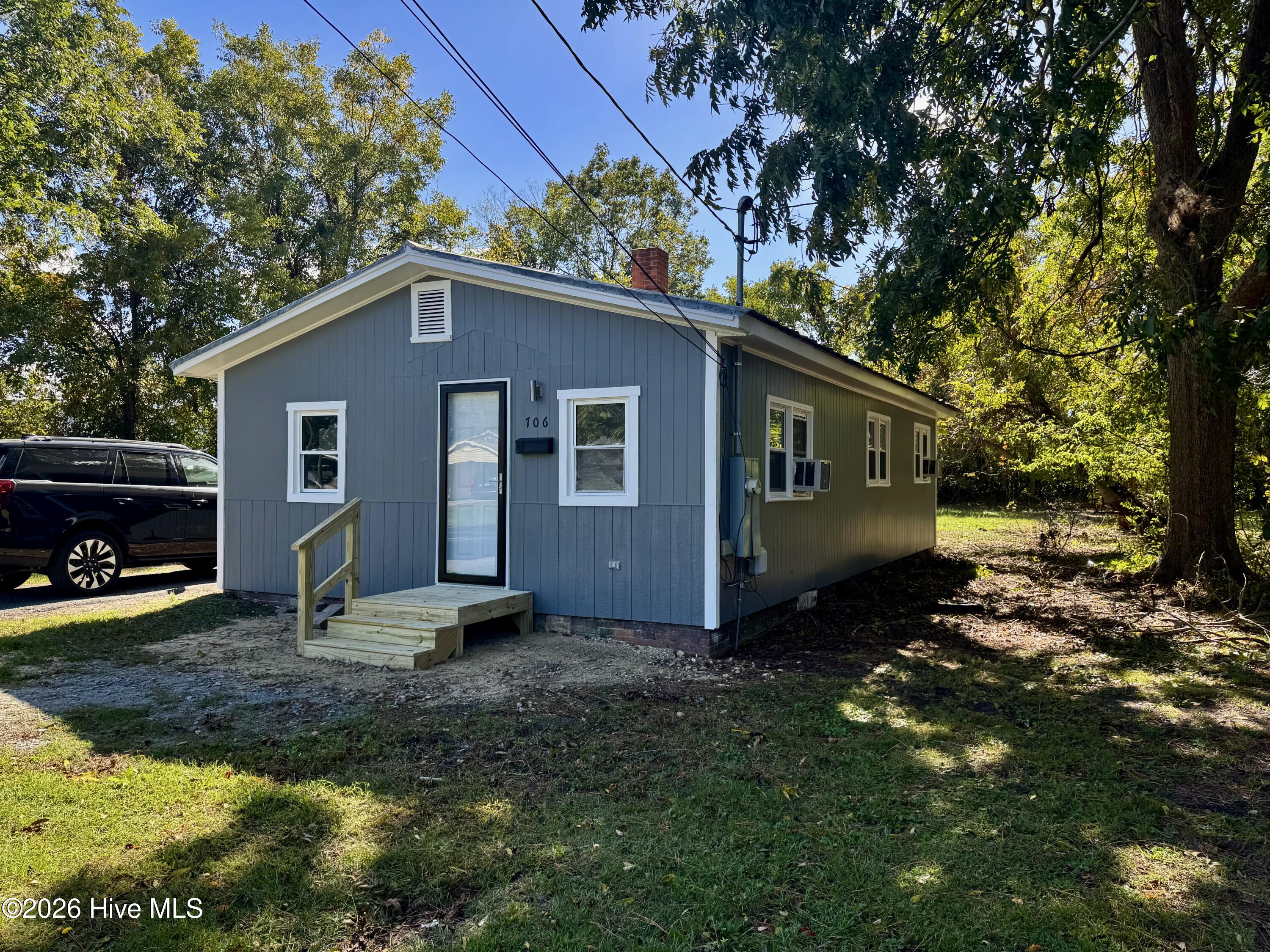 706 Caswell Street Property Photo 1