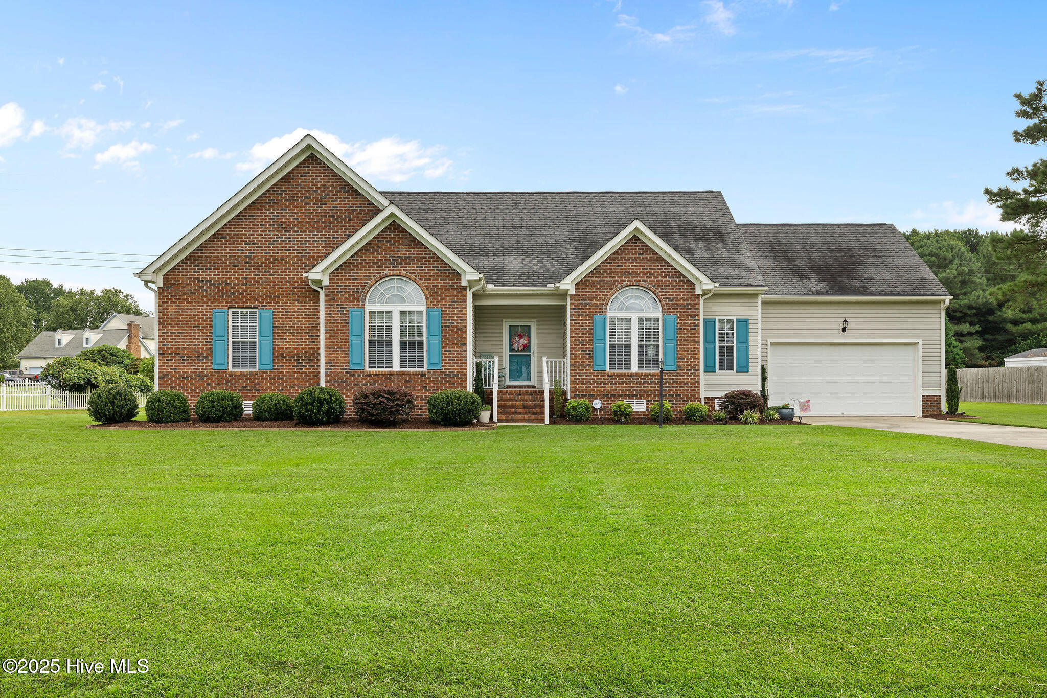 200 W Raintree Lane Property Photo 1