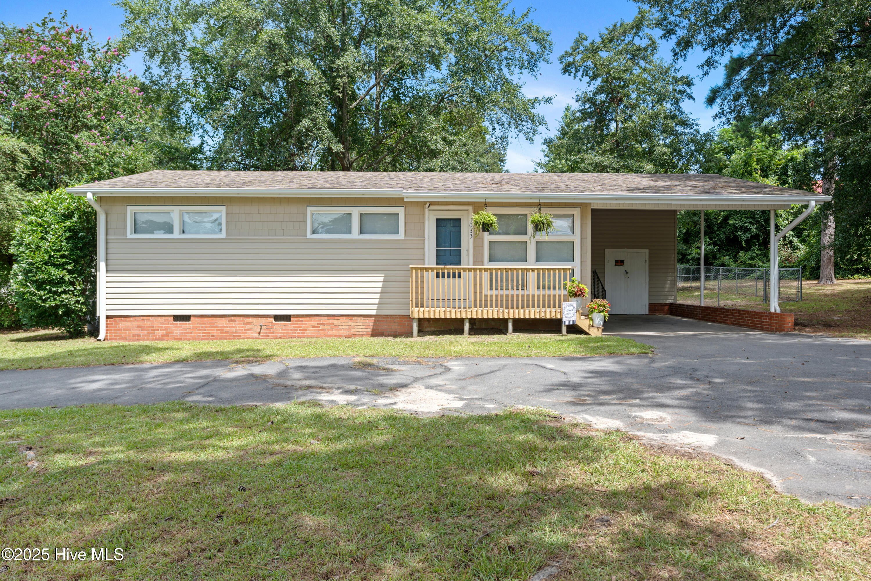 1033 Oak Avenue Property Photo 1