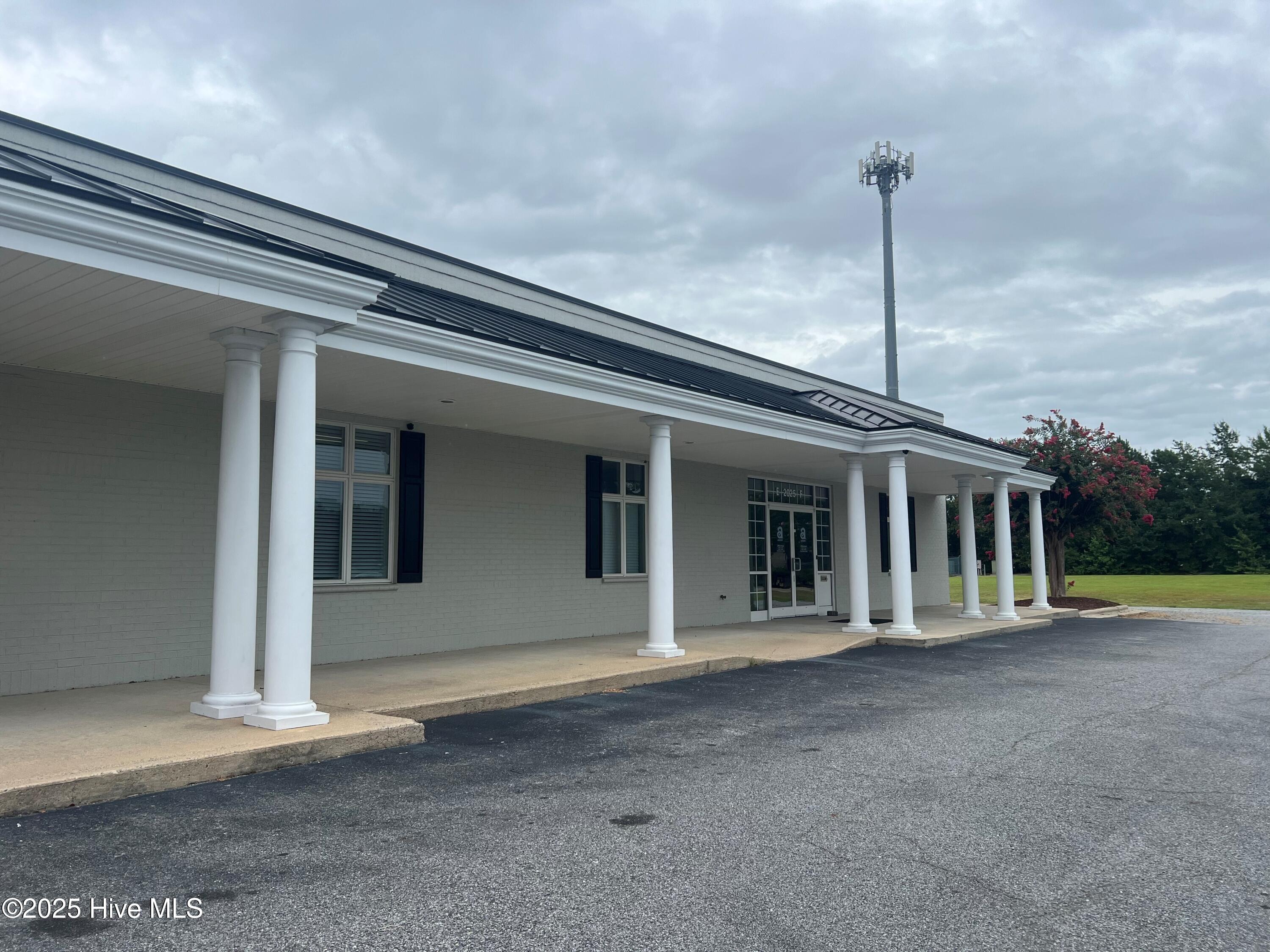 2025 Eastgate Drive E Property Photo 1