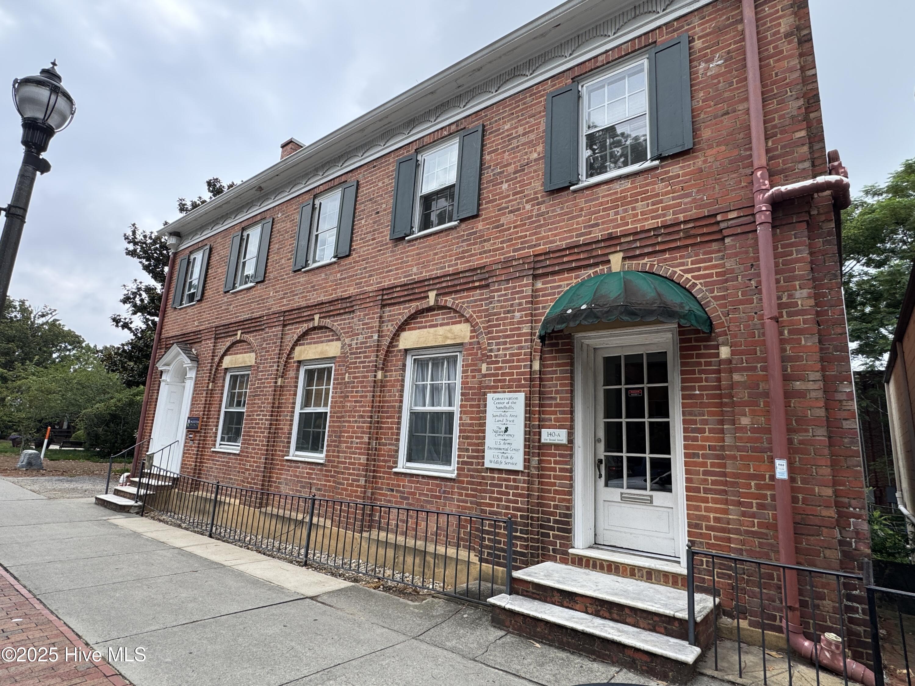140 Sw Broad Street Ste 2 Property Photo 1