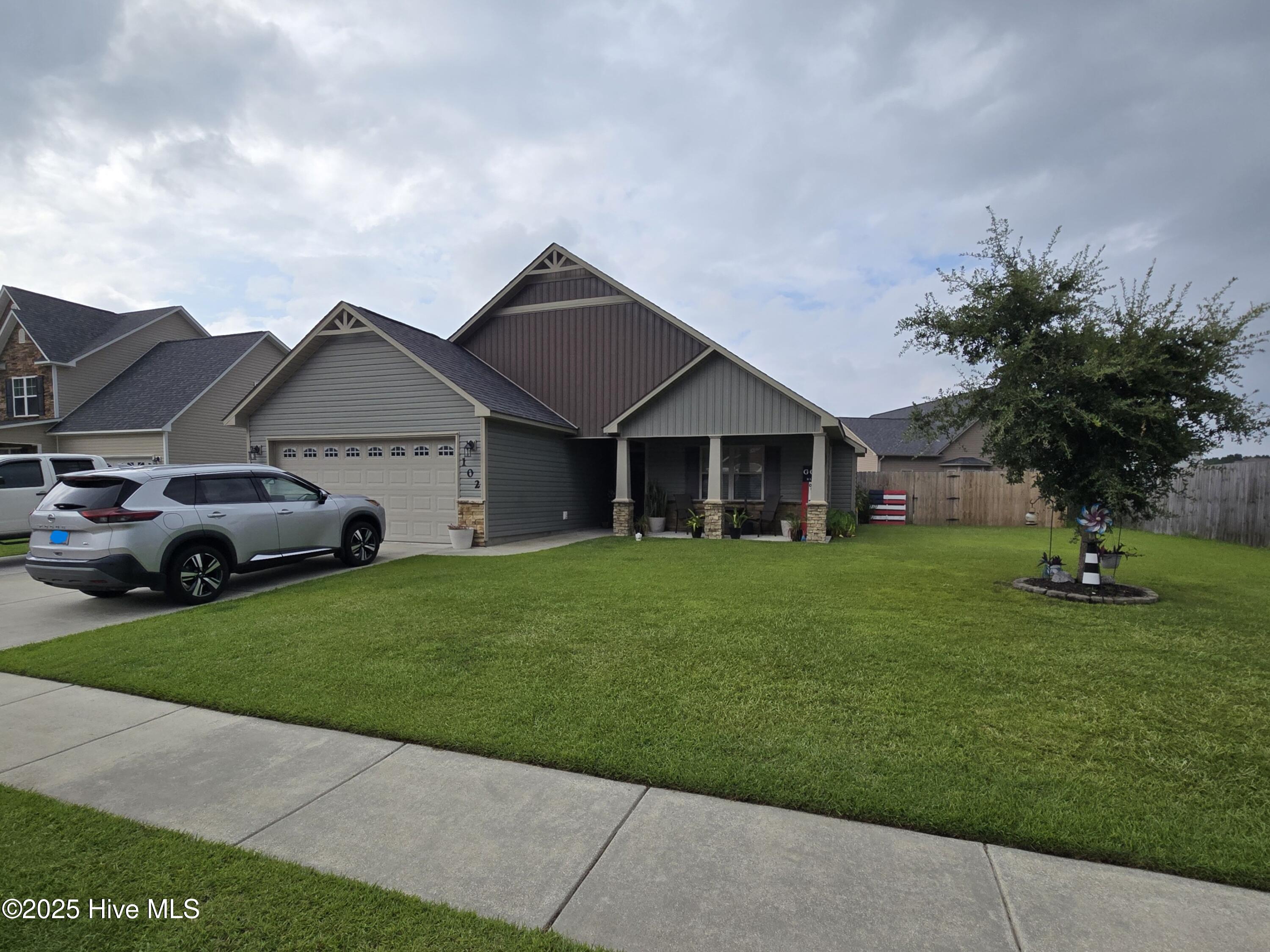 102 Stonecroft Lane Property Photo 1
