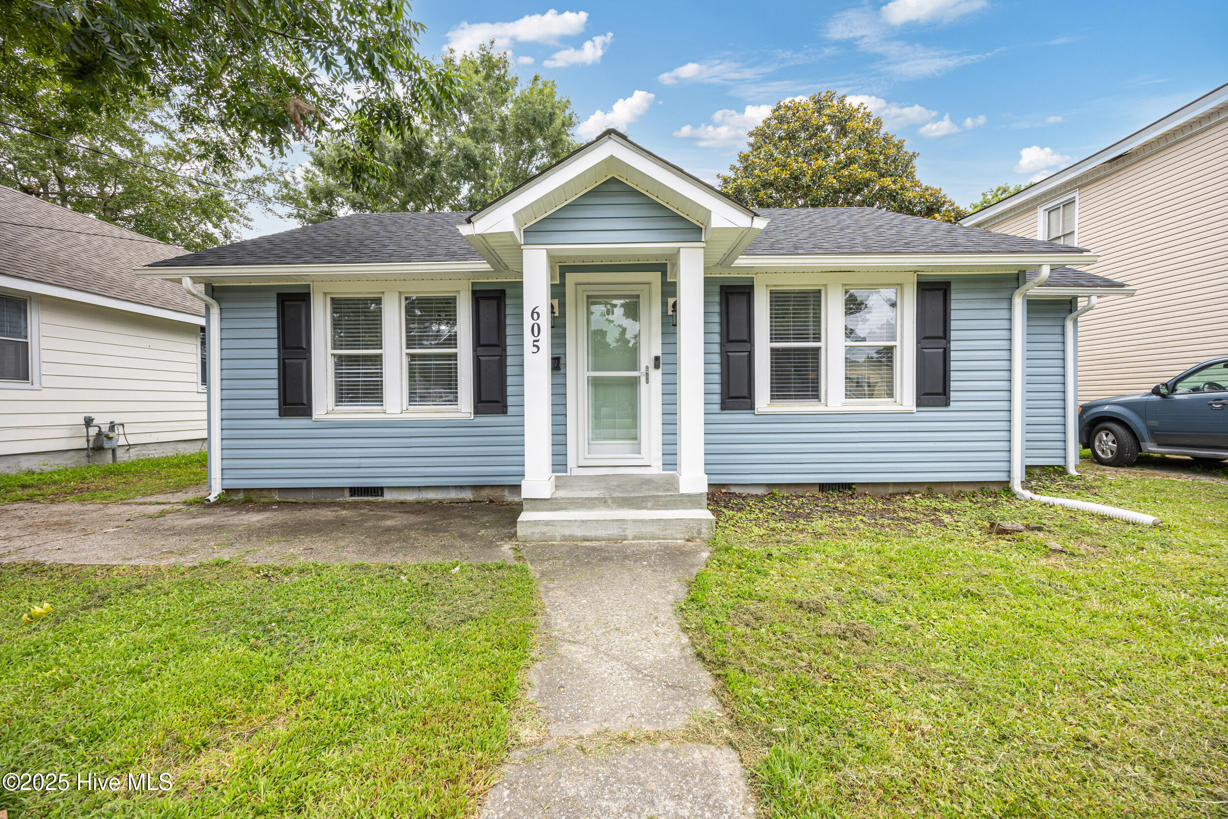 605 Maple Street Property Photo 1