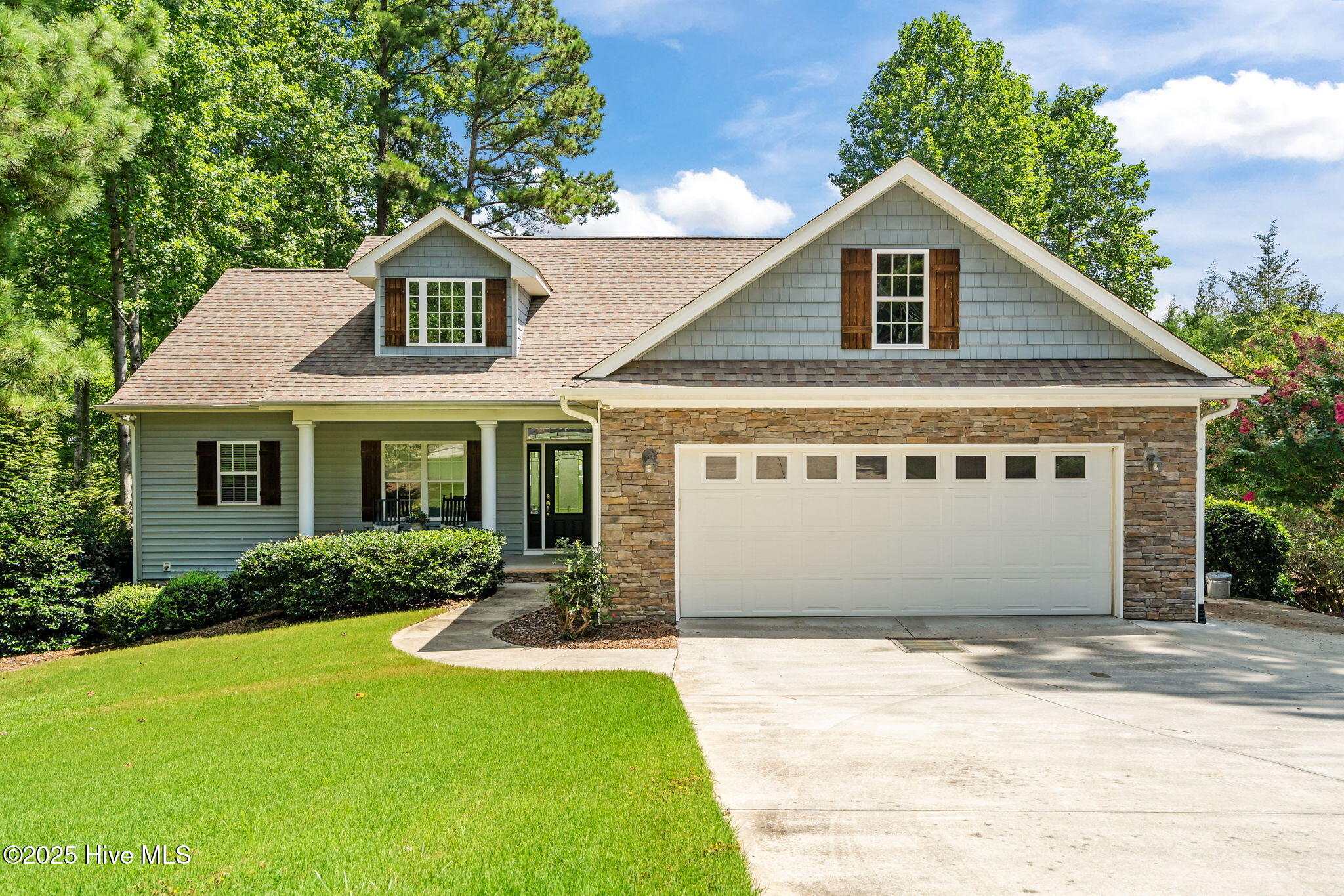 530 Lake Forest Drive Property Photo 1