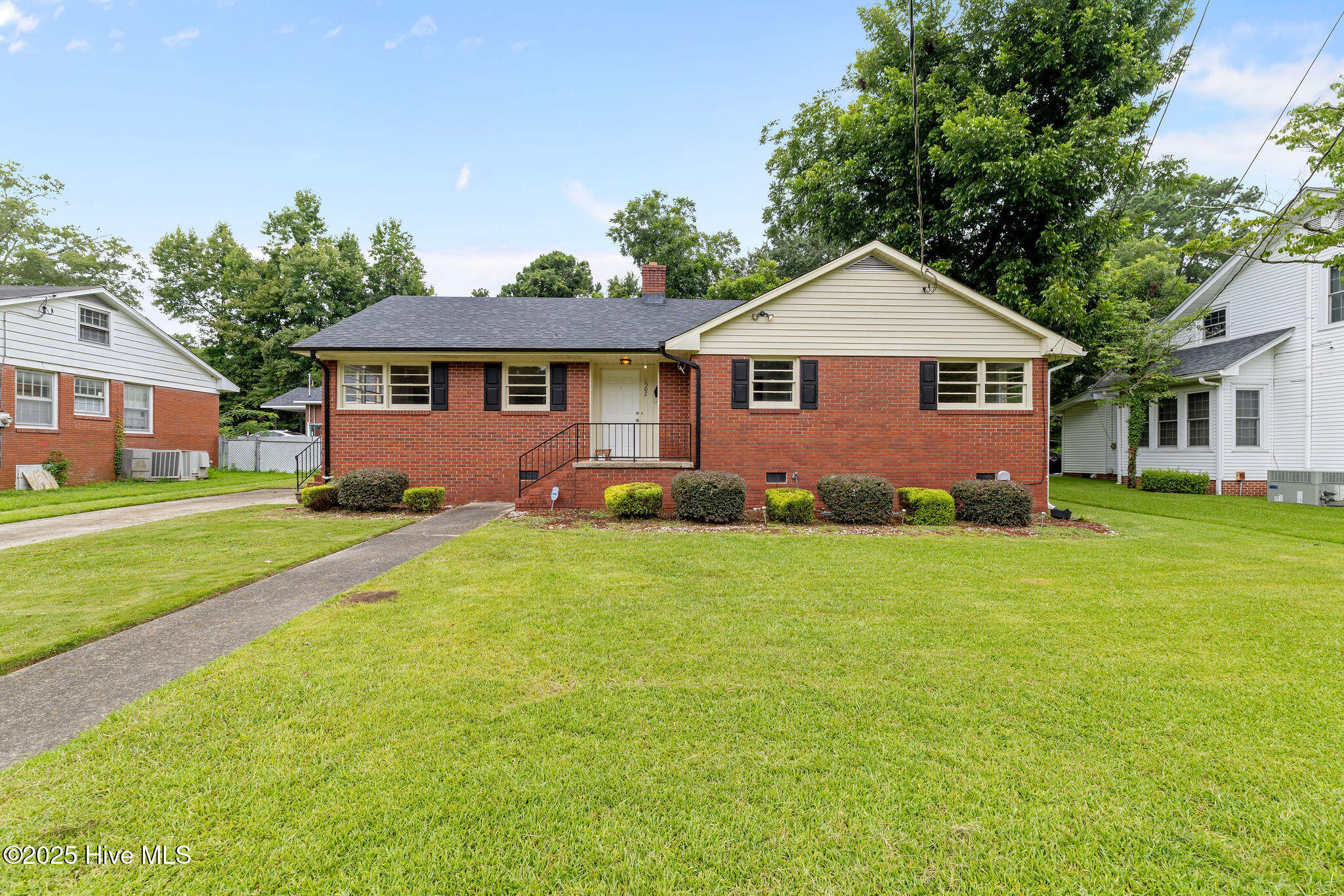 1502 Queens Road Property Photo 1