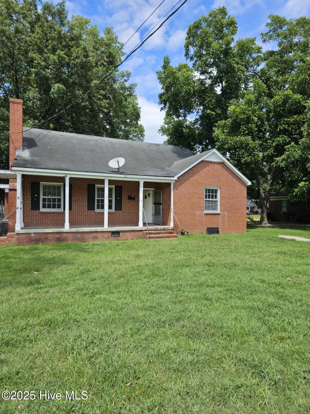 1303 W Washington Avenue Property Photo 1