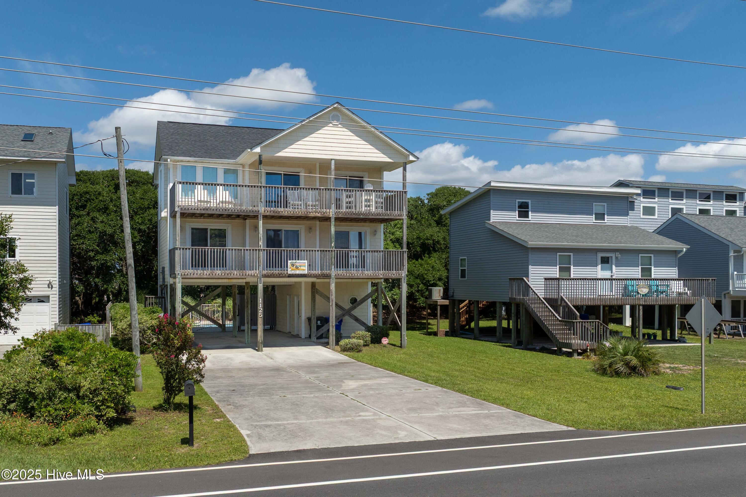 1125 S Topsail Drive Property Photo 1