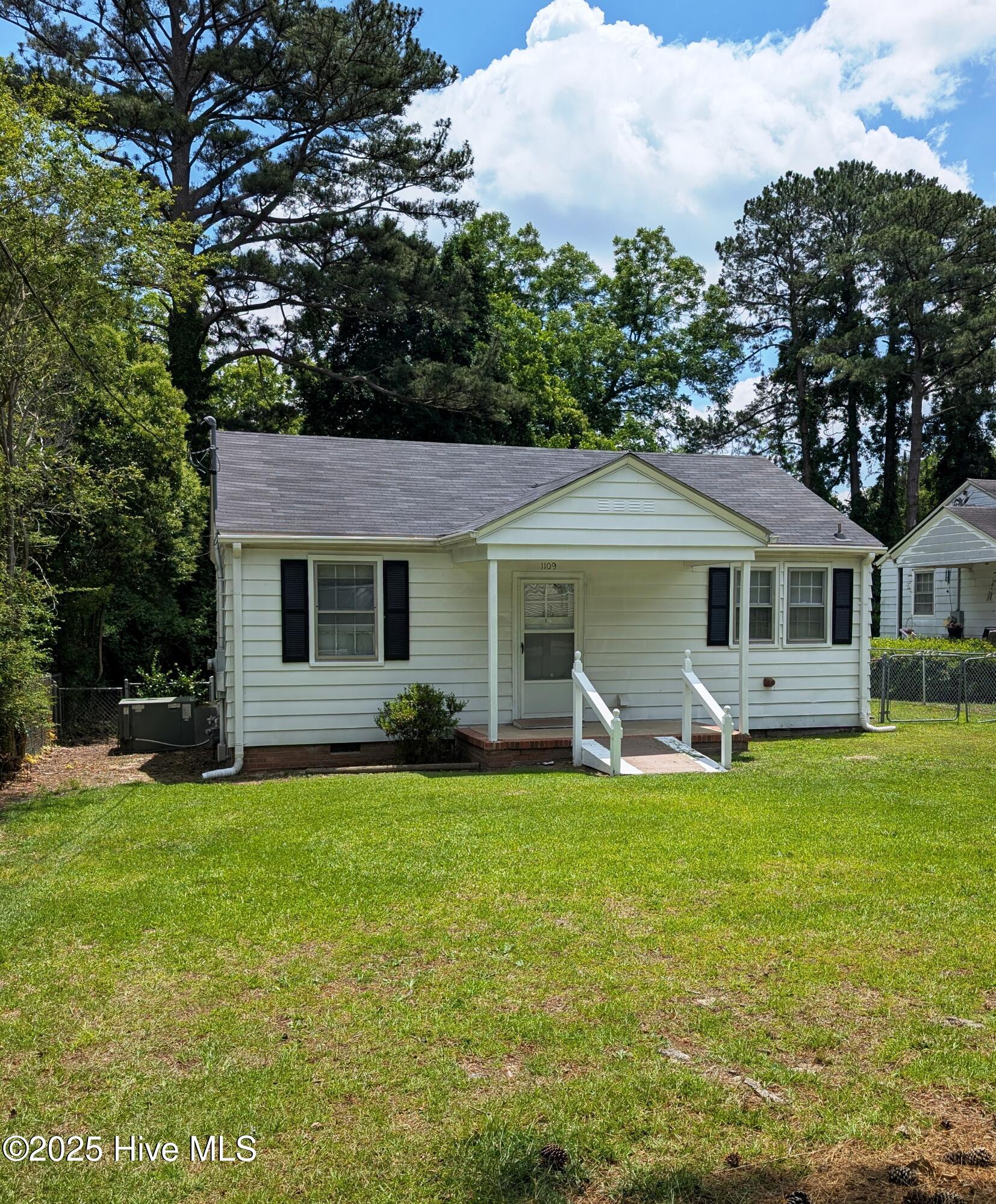 1109 Woodrow Street Property Photo 1