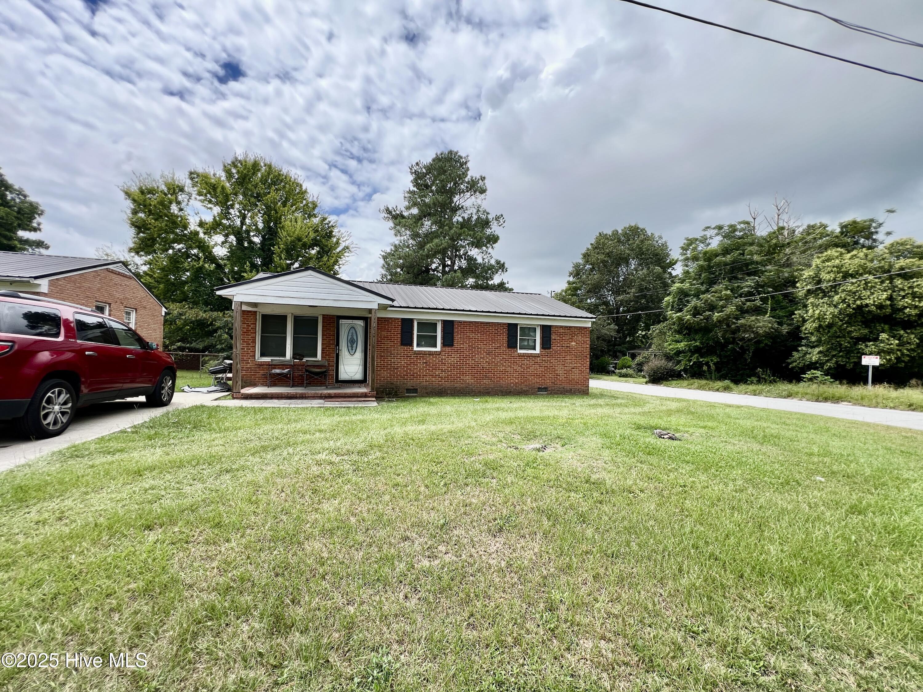 901 S Sycamore Street Property Photo 1