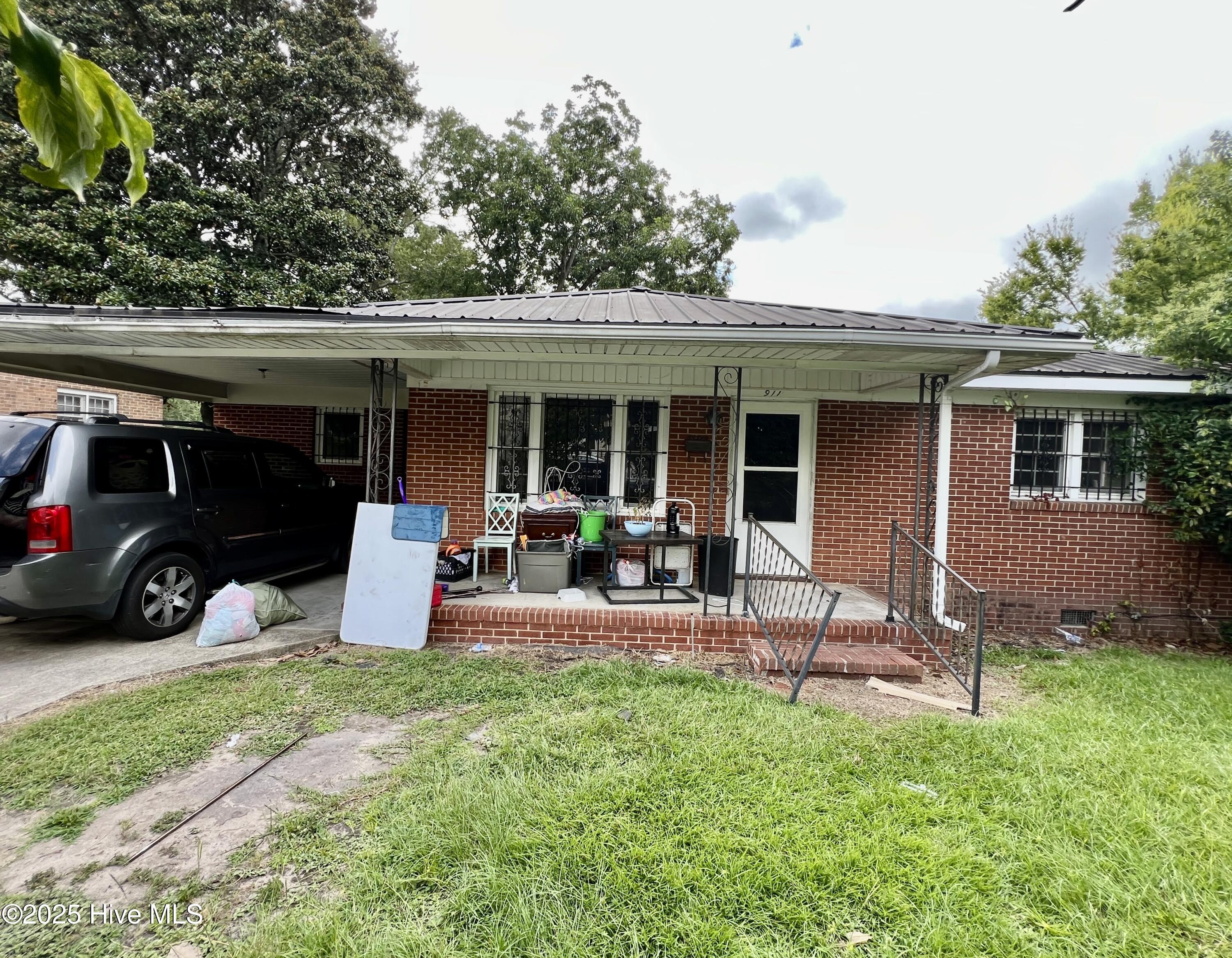 911 S Sycamore Street Property Photo 1