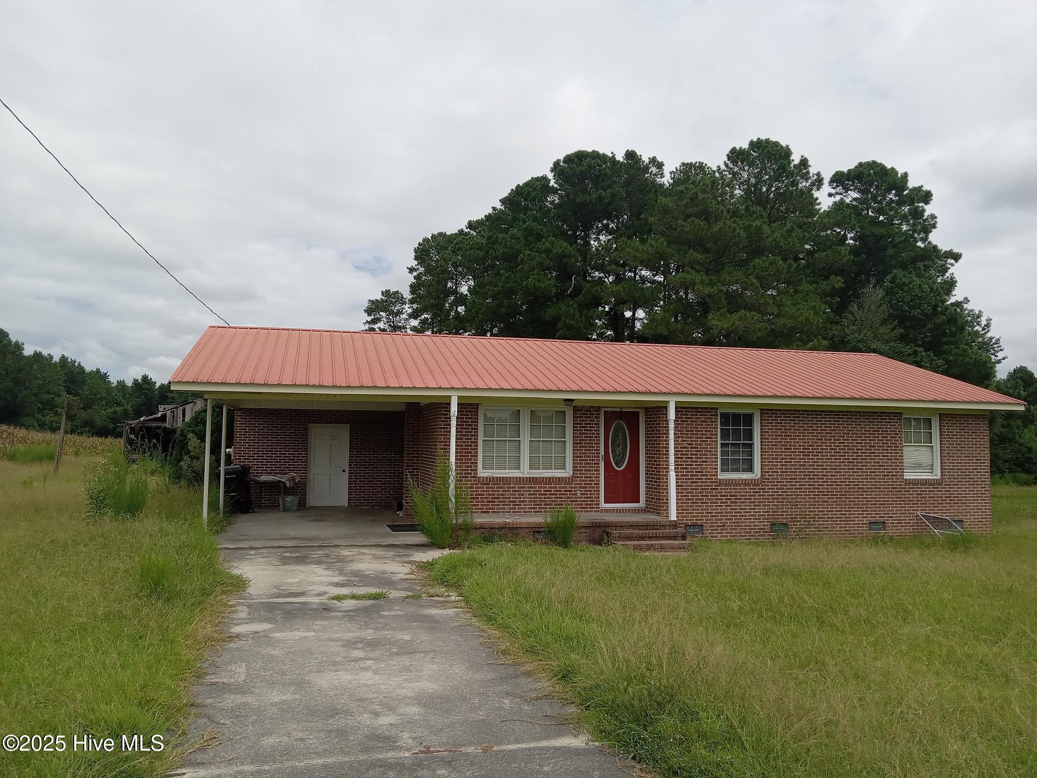 8147 Swamp Fox Highway Property Photo 1