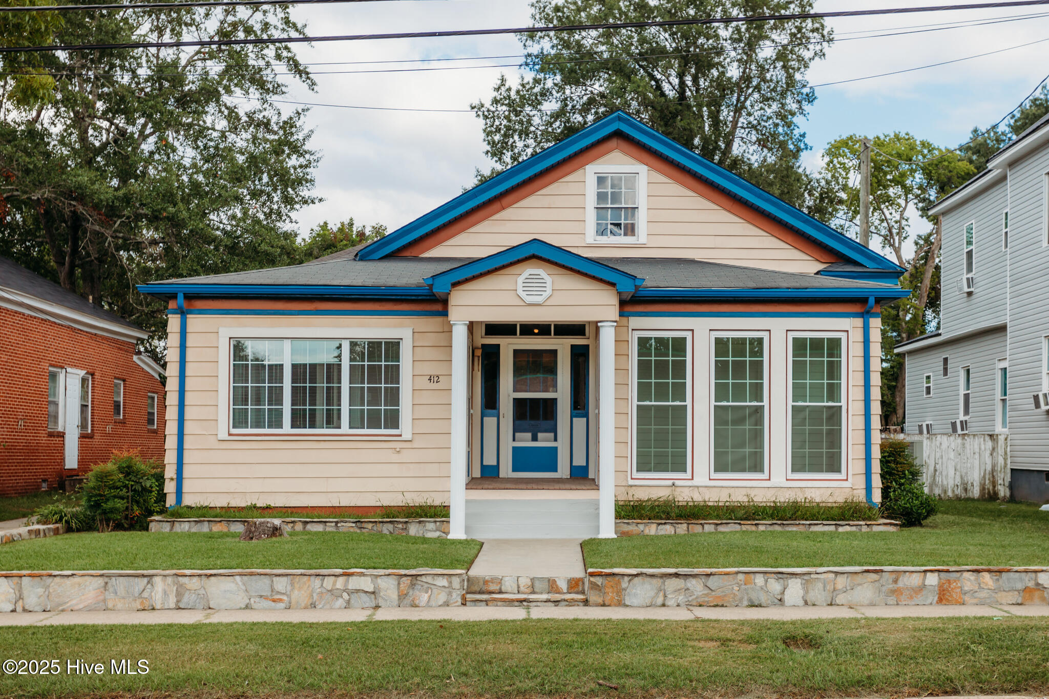 412 N George Street Property Photo 1