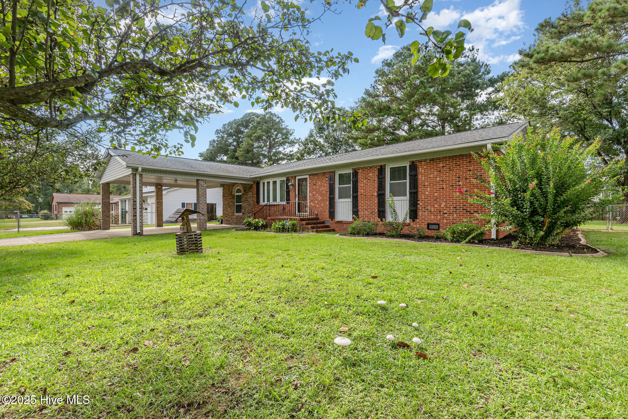 125 Sandy Drive Property Photo 1