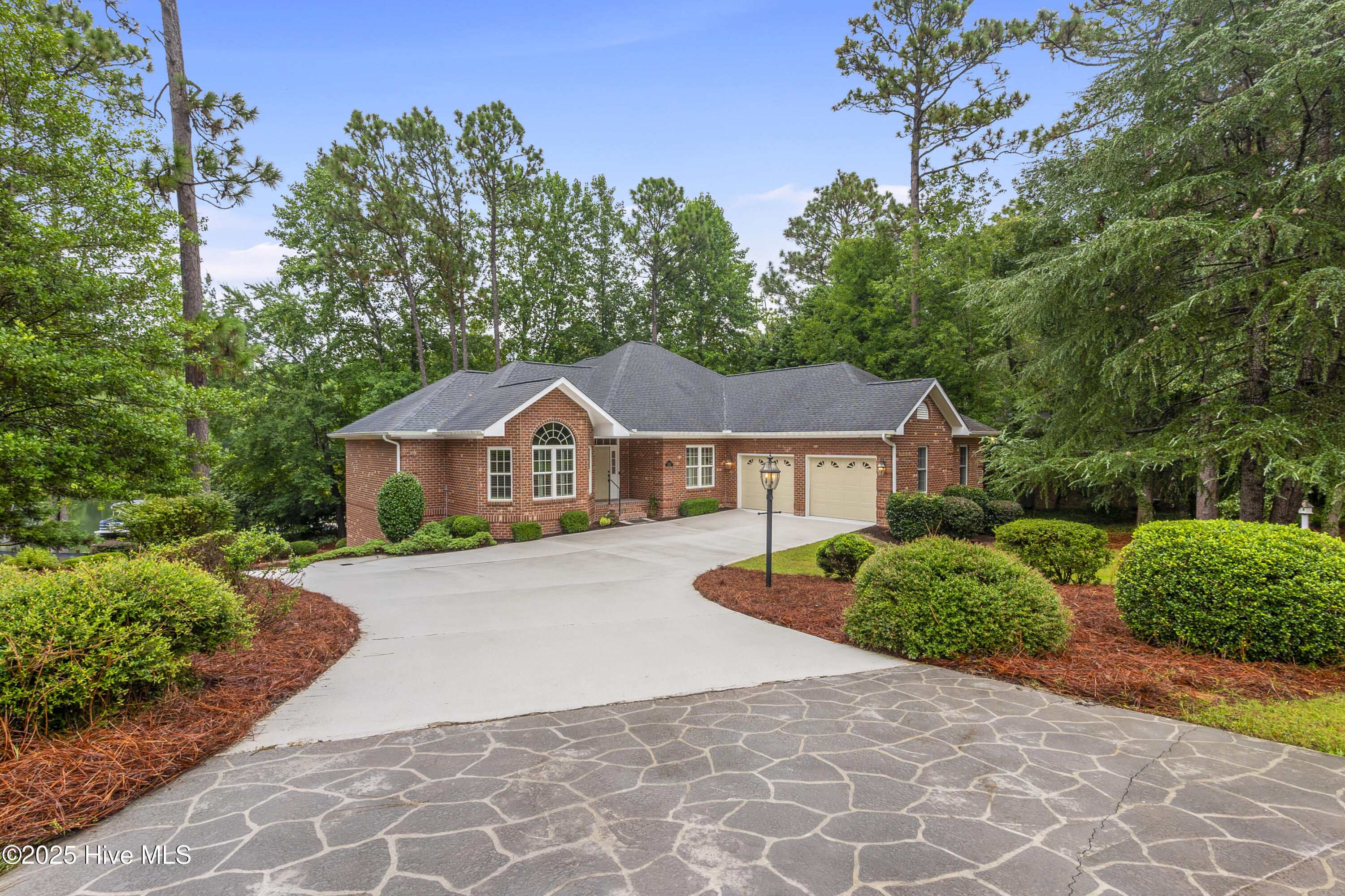 115 Lake Forest Drive Property Photo 1