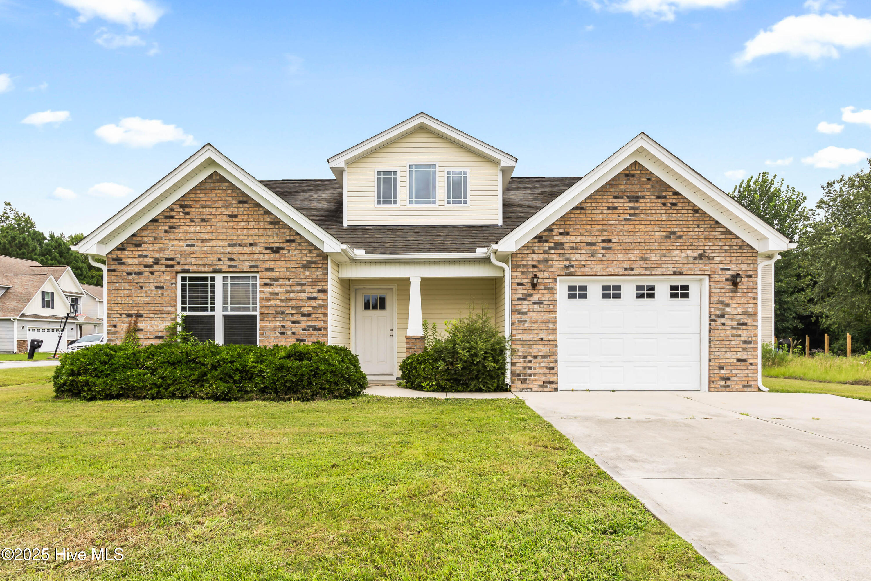 320 Hawks Bluff Drive Property Photo 1