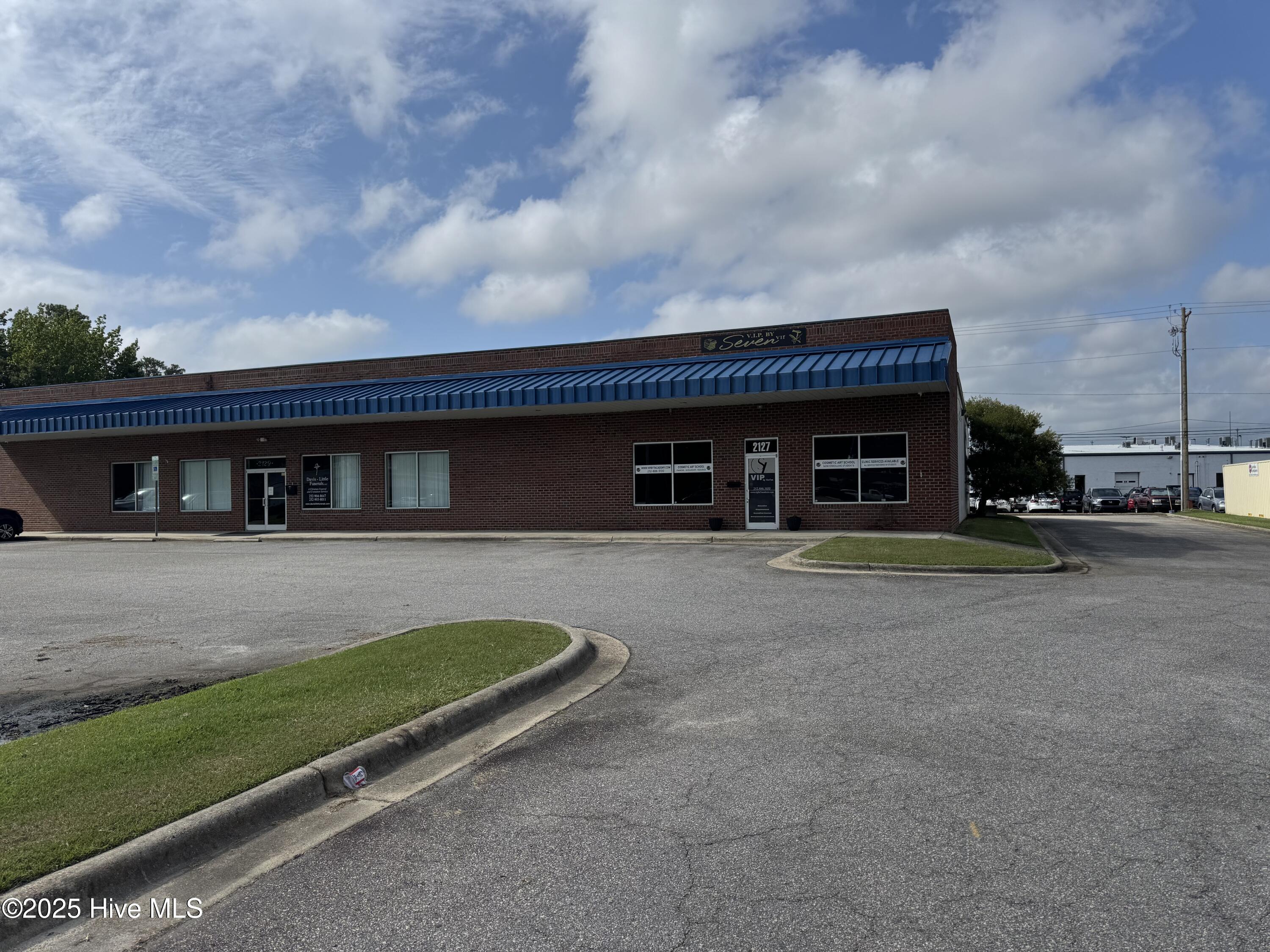 2129 Lawrence Circle Property Photo 1