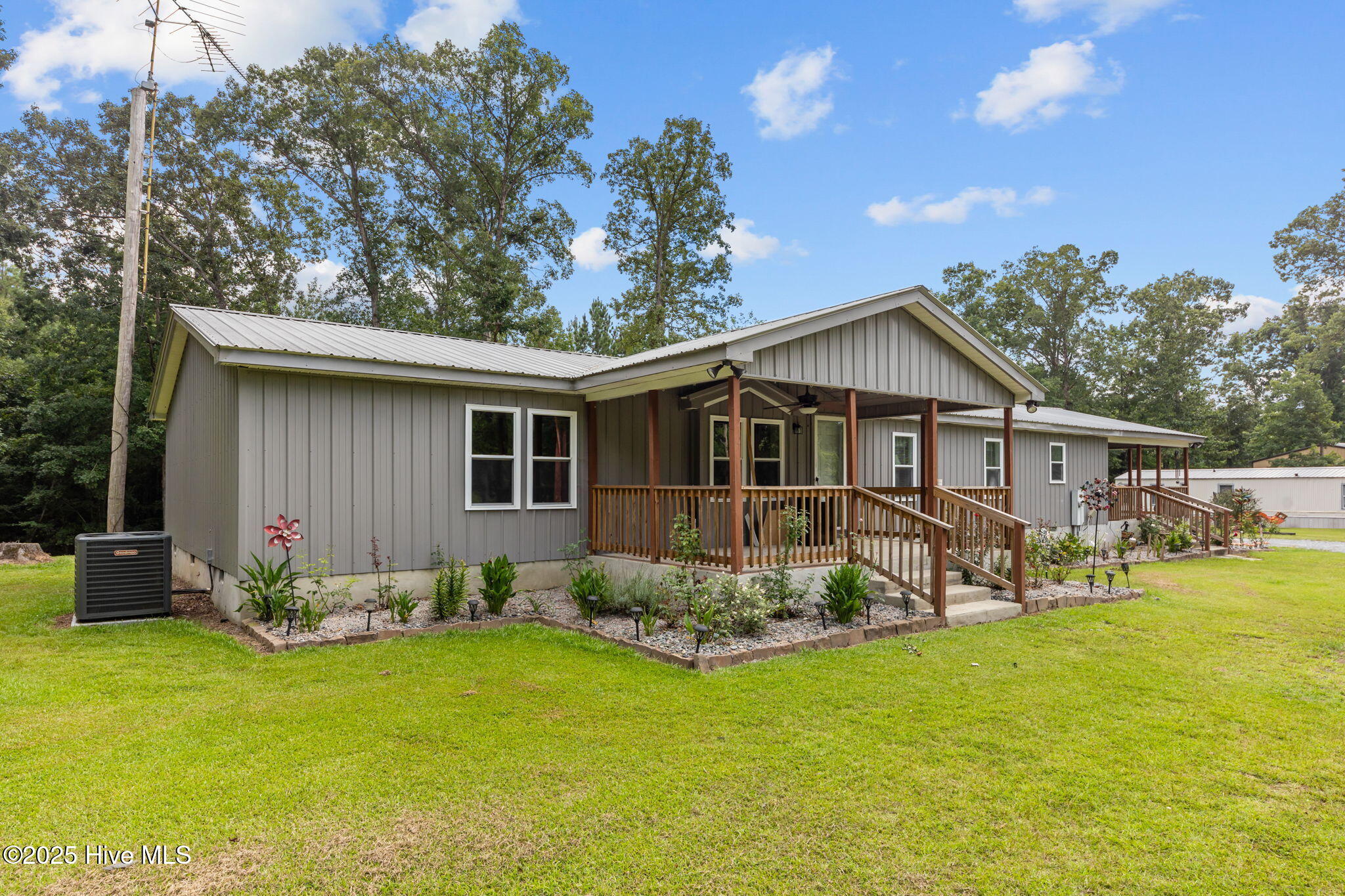 323 Mccrimmon Road Property Photo 2