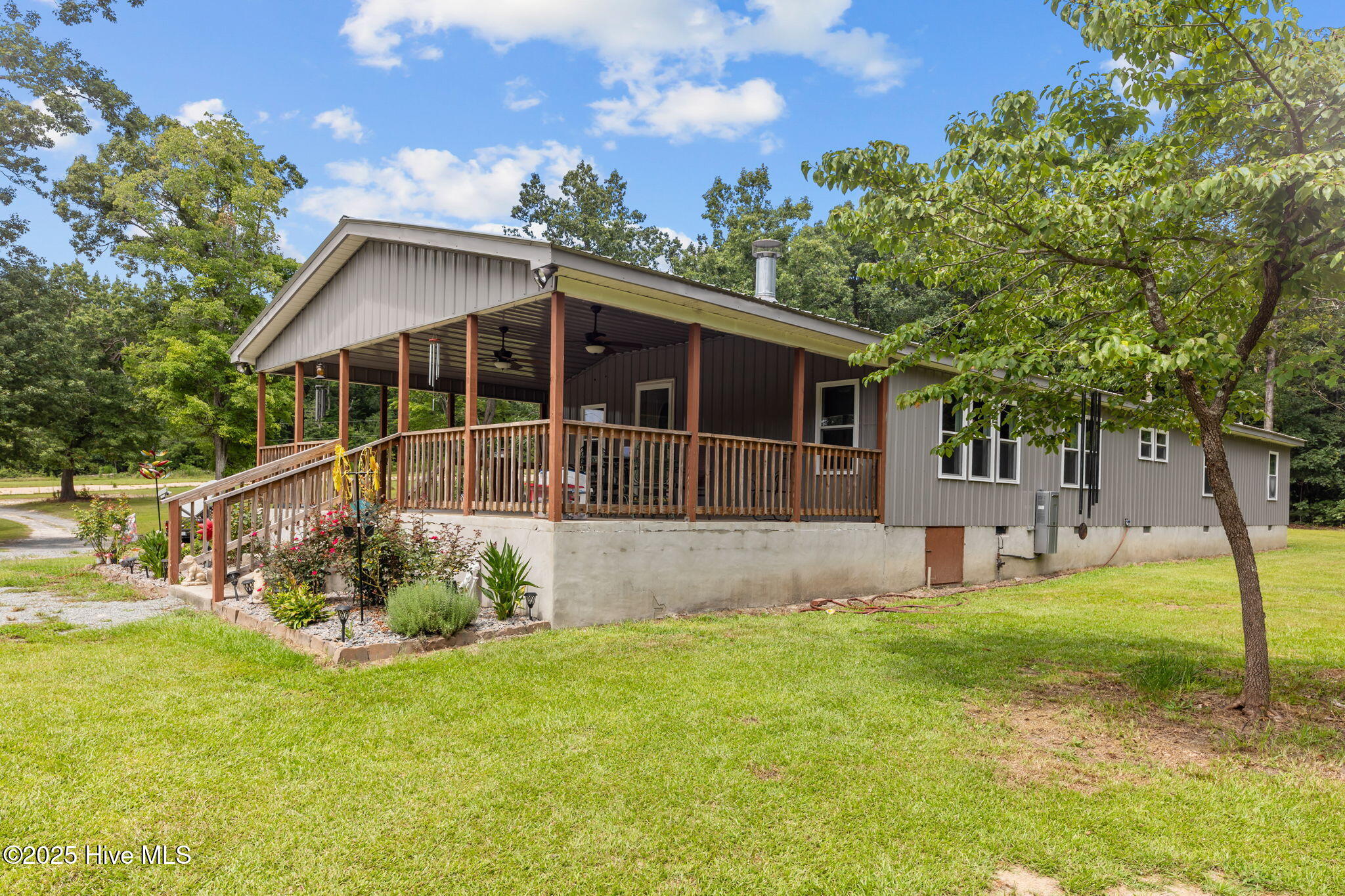 323 Mccrimmon Road Property Photo 3