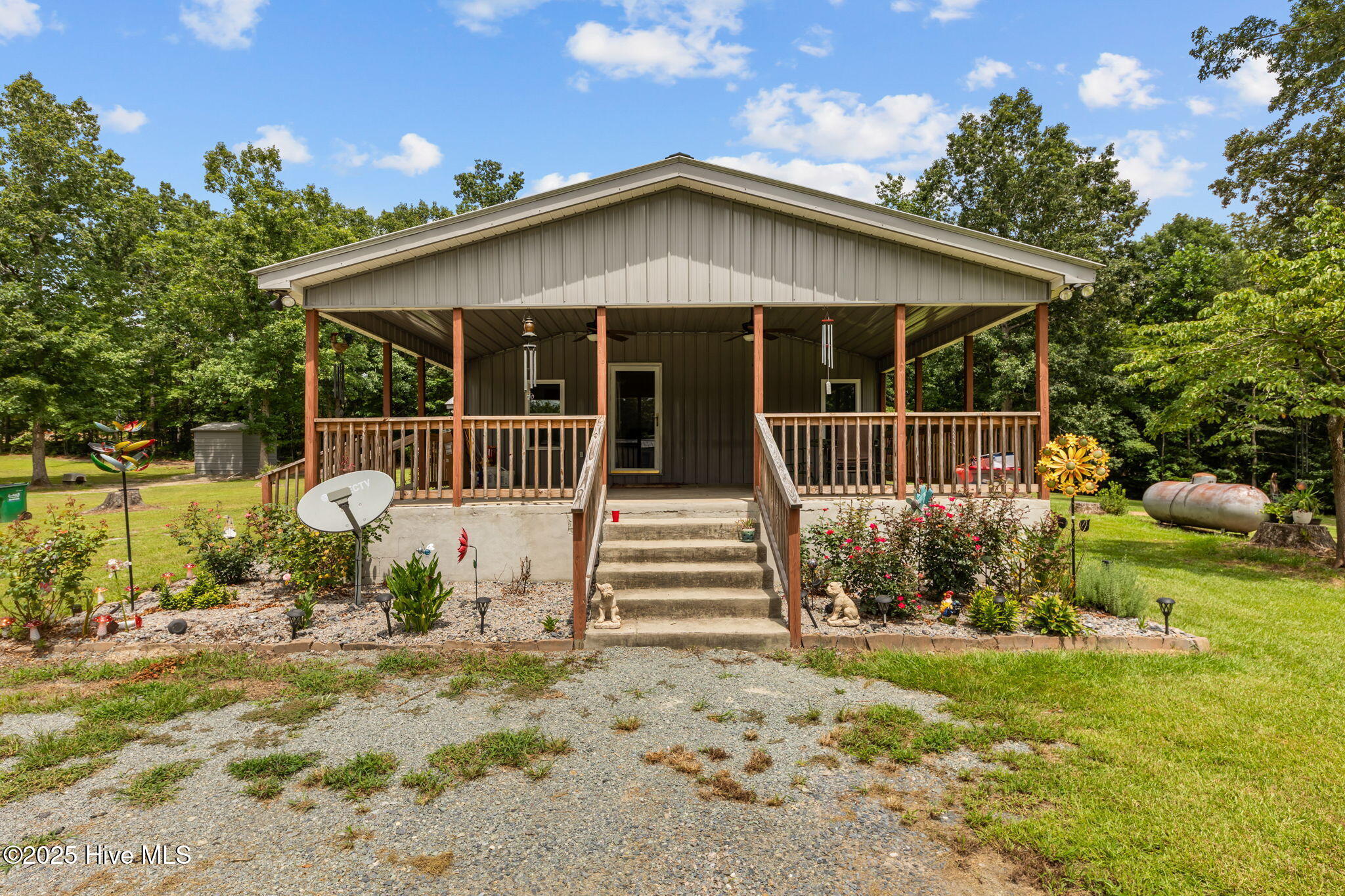 323 Mccrimmon Road Property Photo 4
