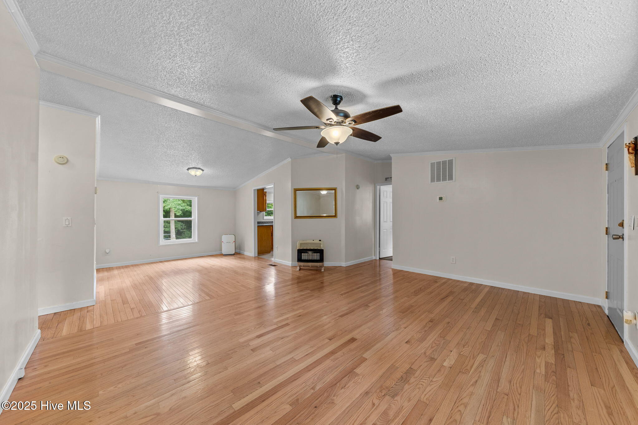323 Mccrimmon Road Property Photo 6