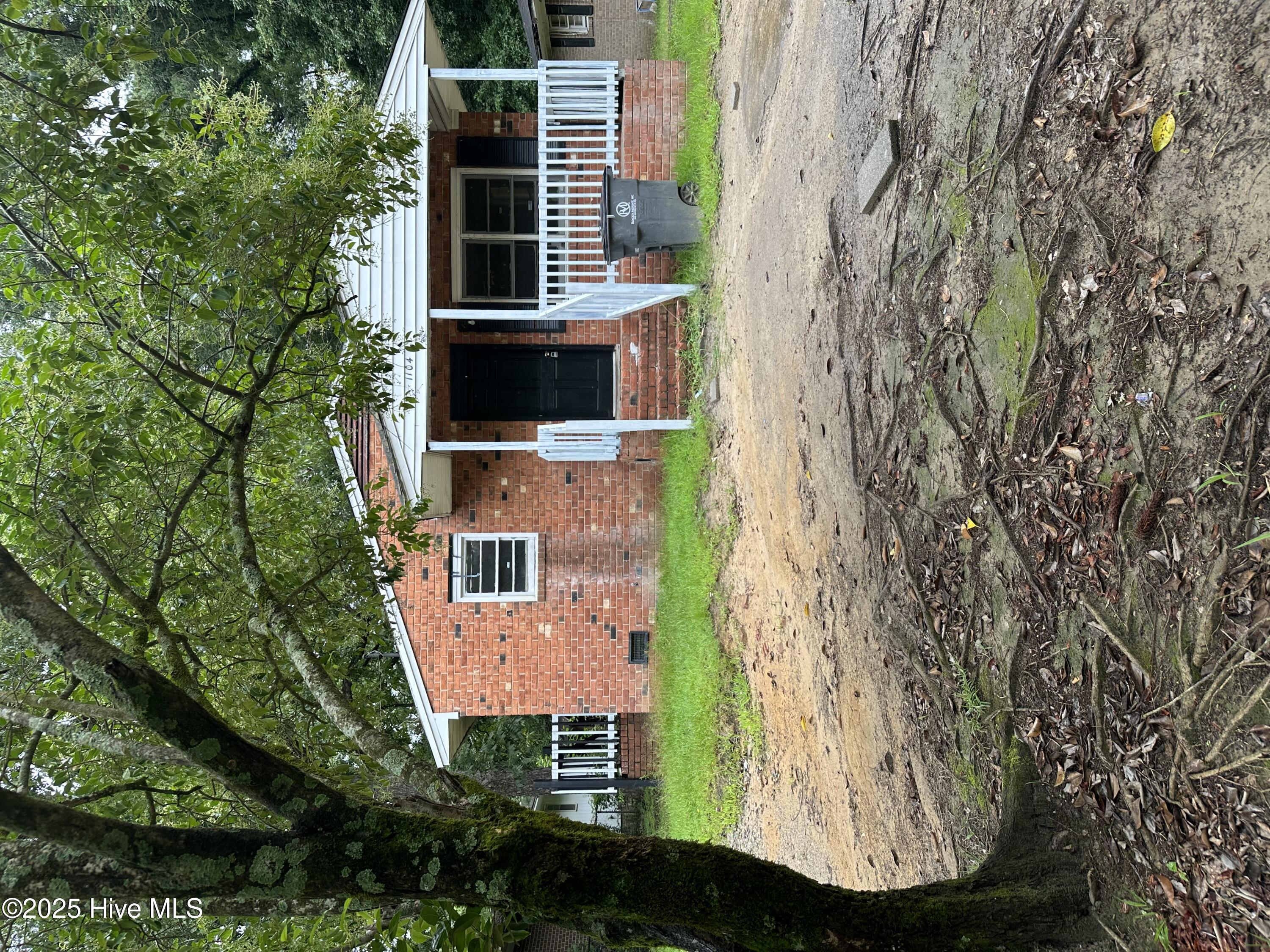 1104 Johnson Street Property Photo 1